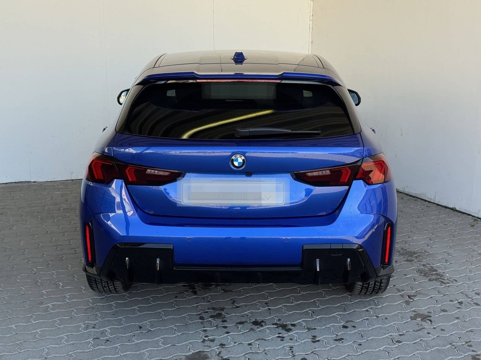 BMW 120dA Lim. M Sport LiveCock.HUD.LED.ParkAss.Keyl foto 3