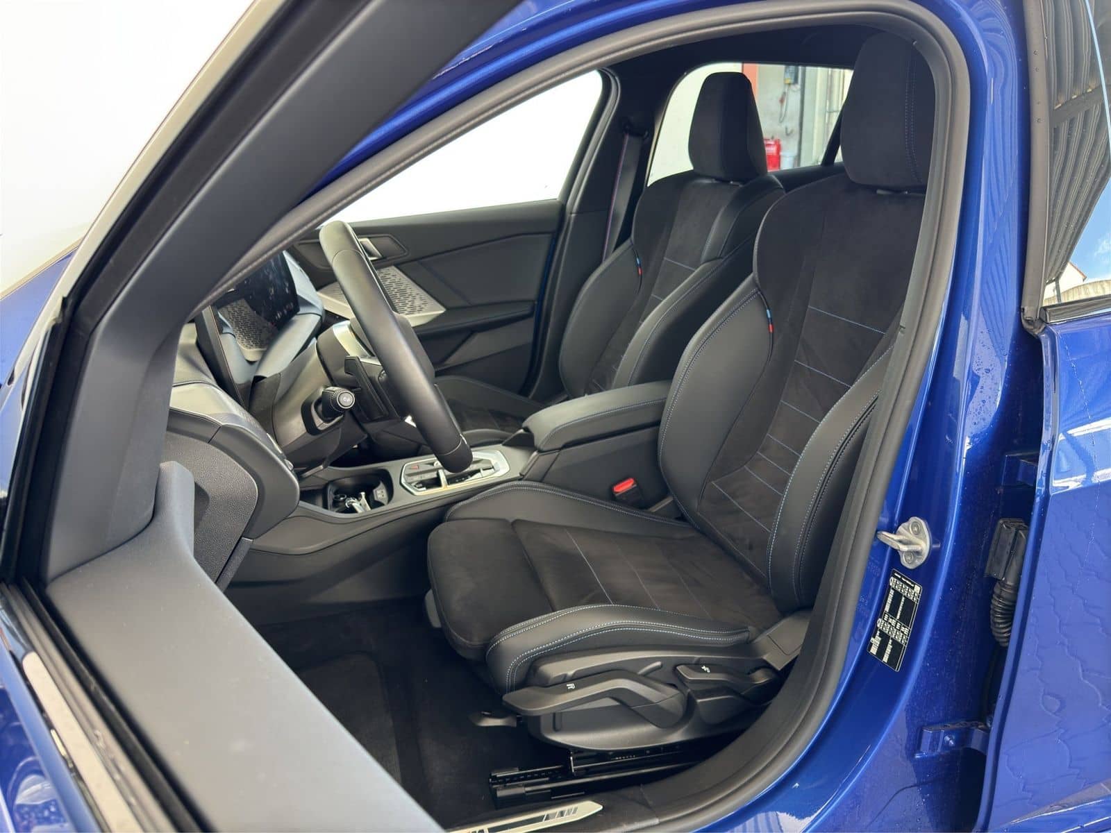 BMW 120dA Lim. M Sport LiveCock.HUD.LED.ParkAss.Keyl foto 8