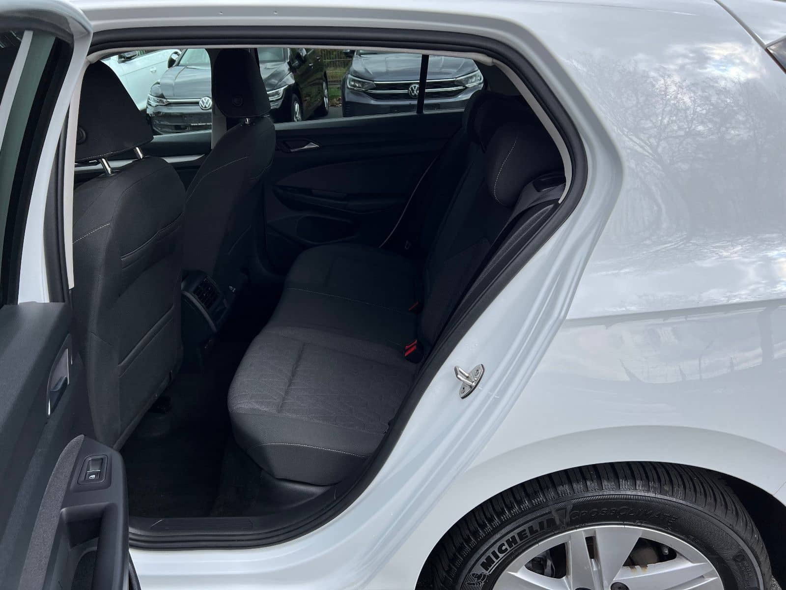 Volkswagen Golf VIII Lim. Life 1.5 TSI - NAVI - PDC- LED- foto 20