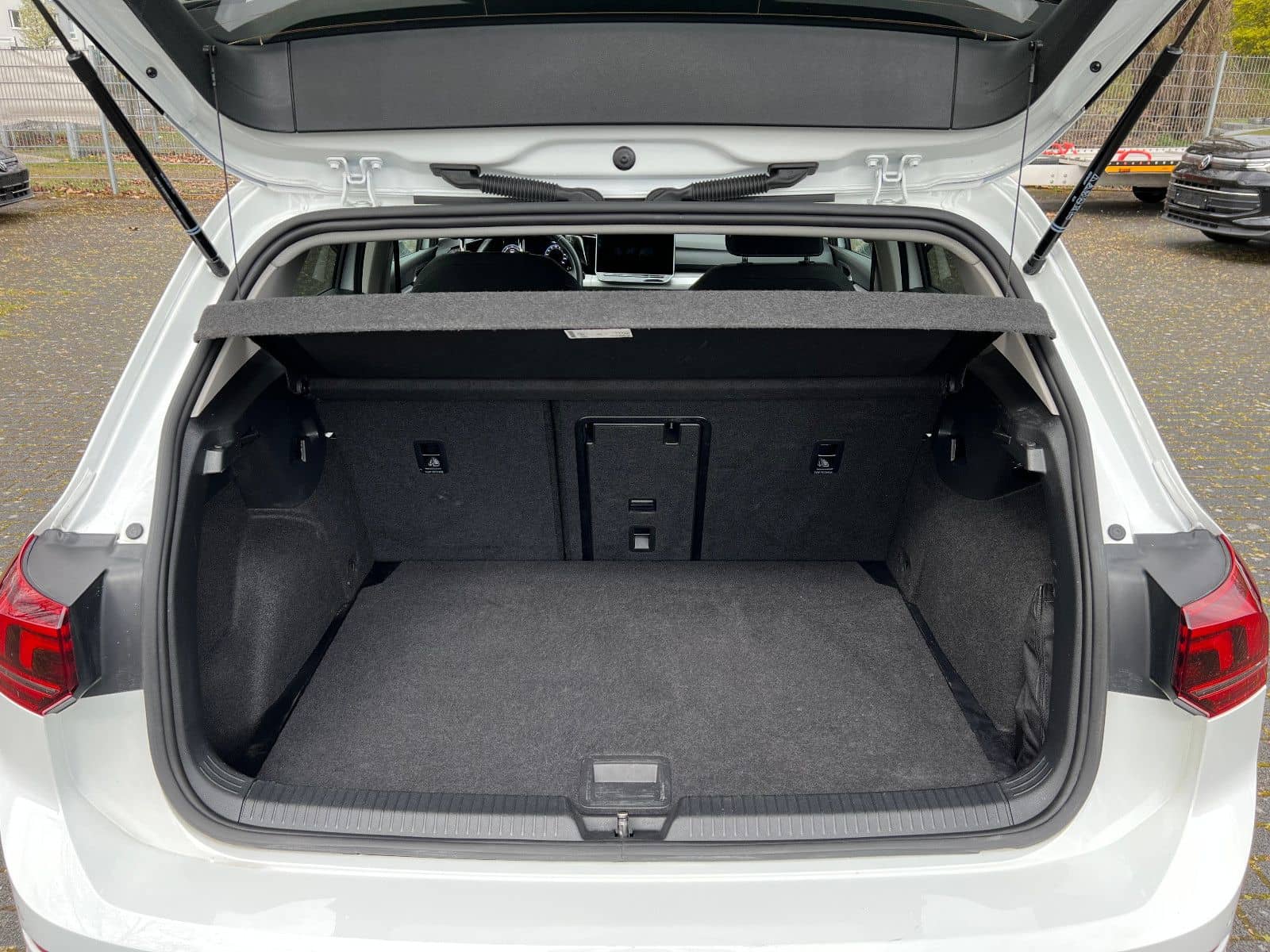 Volkswagen Golf VIII Lim. Life 1.5 TSI - NAVI - PDC- LED- foto 21