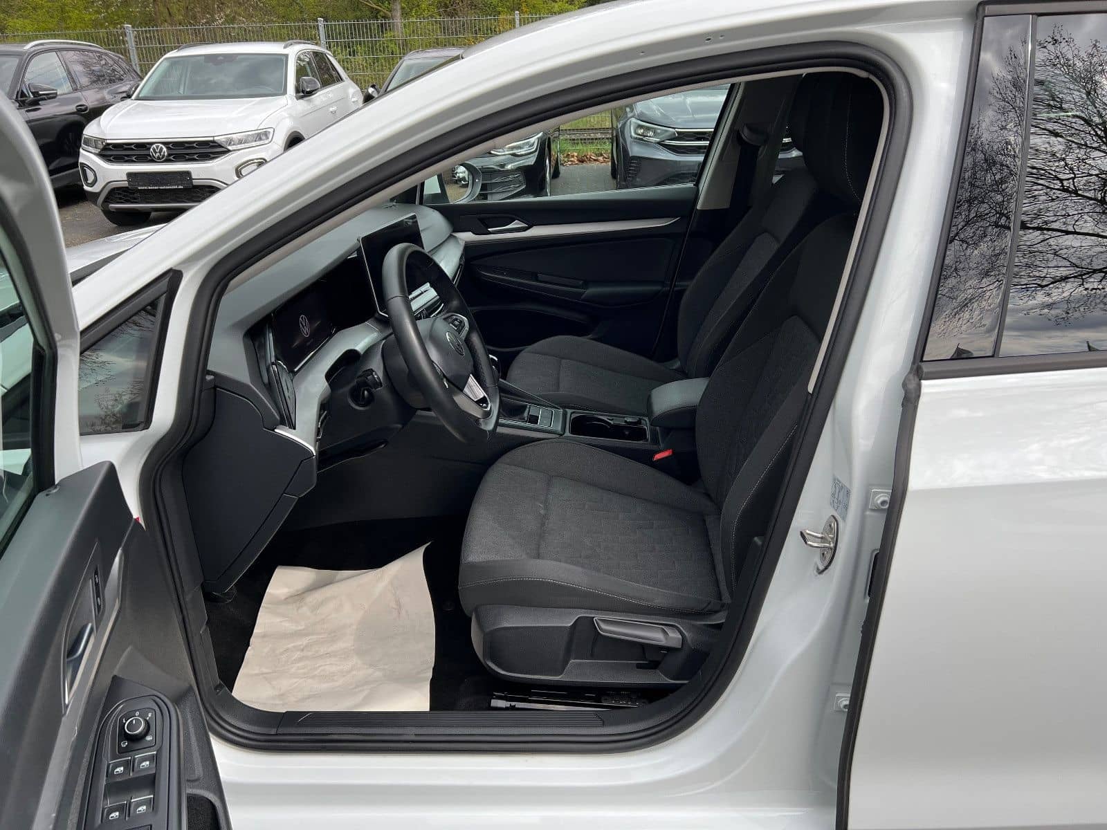 Volkswagen Golf VIII Lim. Life 1.5 TSI - NAVI - PDC- LED- foto 10