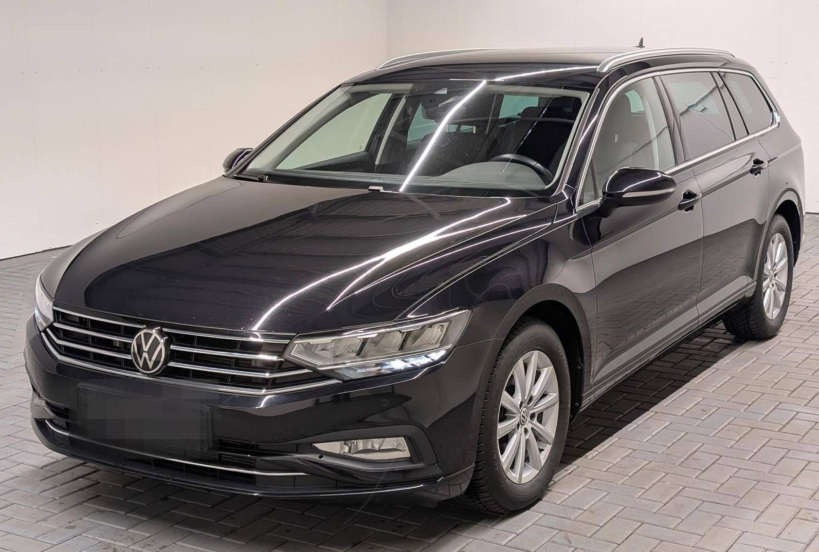 Volkswagen Passat Variant LED/Navi/Massage/AHK/SHZ/Kam/ACC foto 1