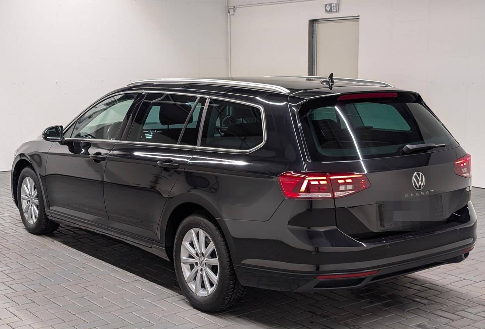 Volkswagen Passat Variant LED/Navi/Massage/AHK/SHZ/Kam/ACC foto 3