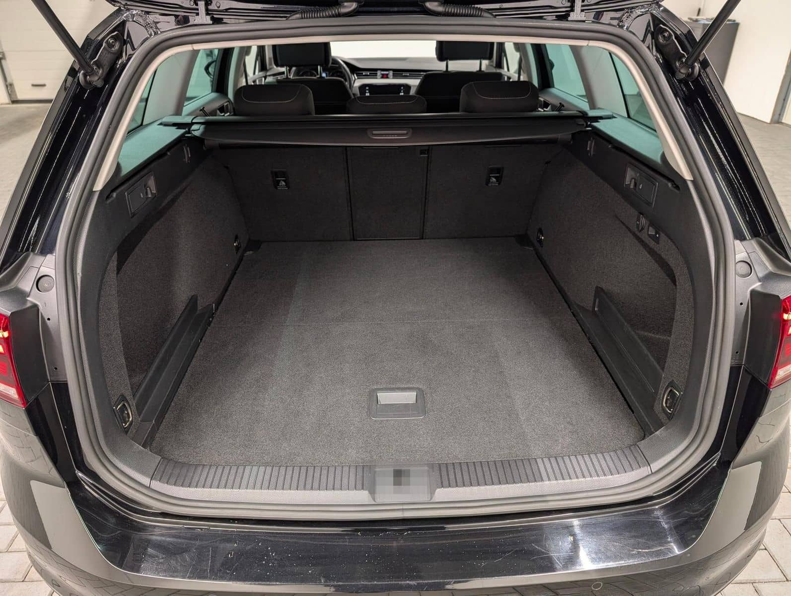 Volkswagen Passat Variant LED/Navi/Massage/AHK/SHZ/Kam/ACC foto 8