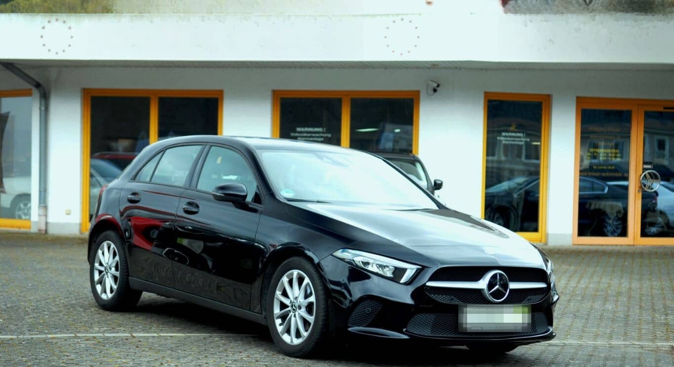 Mercedes-Benz A 180 Automatik DISTRONIC Navi LED Klimaautomati foto 1