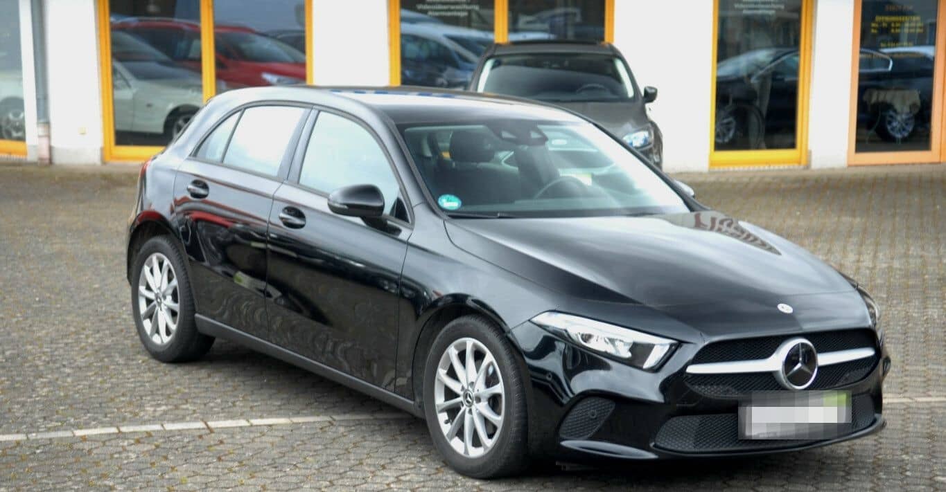 Mercedes-Benz A 180 Automatik DISTRONIC Navi LED Klimaautomati foto 2