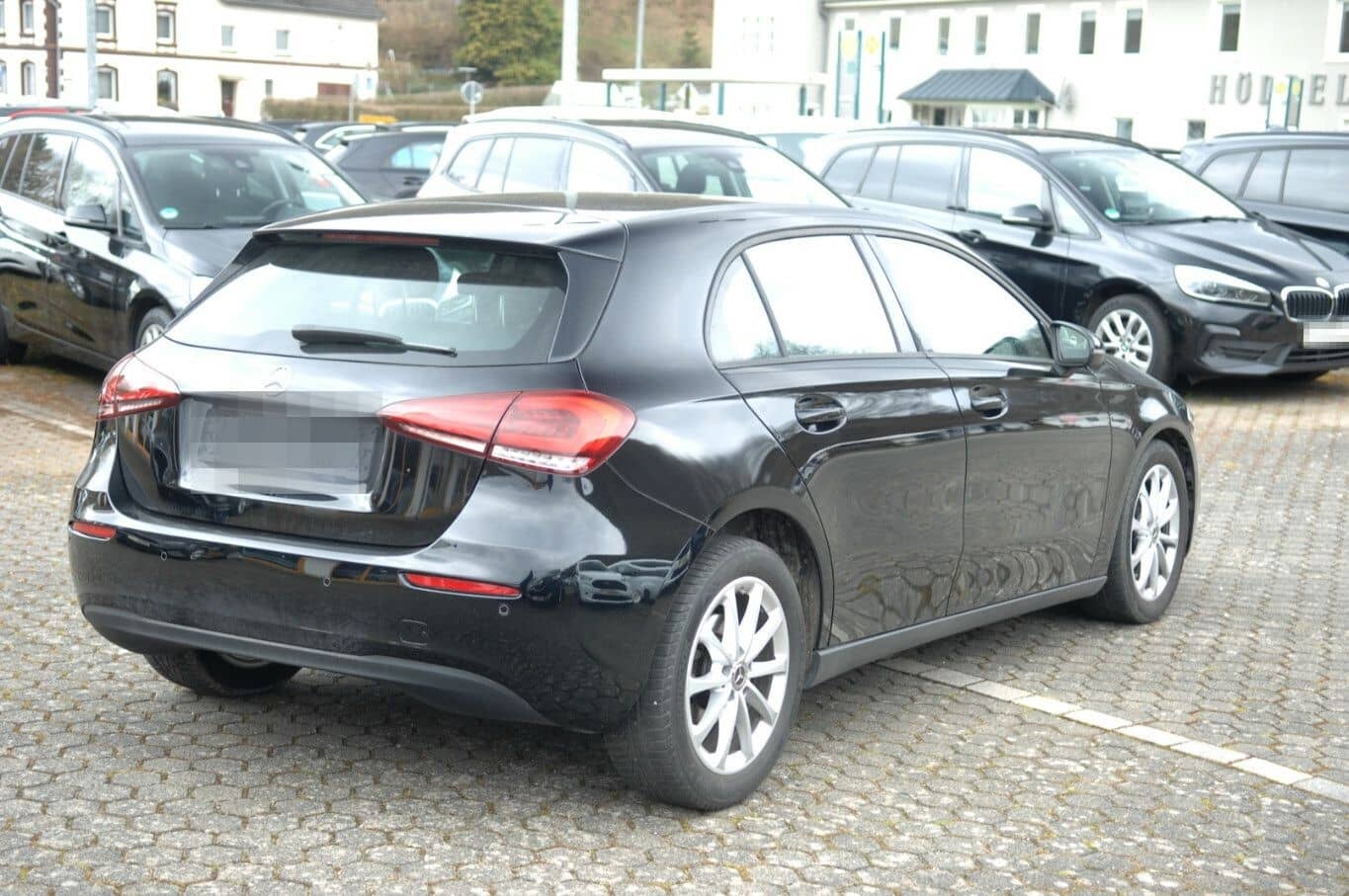 Mercedes-Benz A 180 Automatik DISTRONIC Navi LED Klimaautomati foto 7