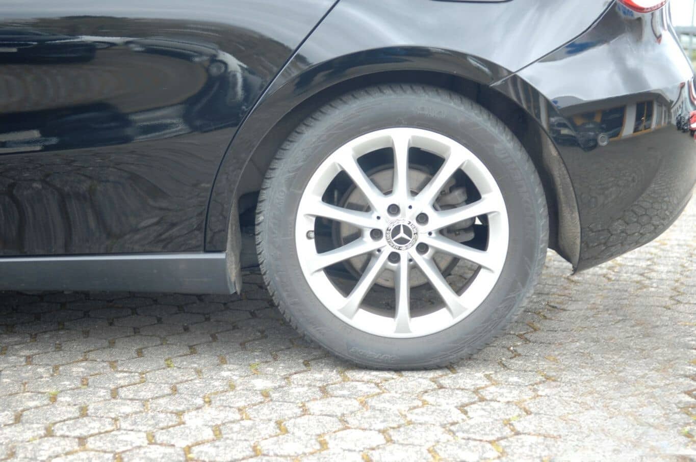 Mercedes-Benz A 180 Automatik DISTRONIC Navi LED Klimaautomati foto 8