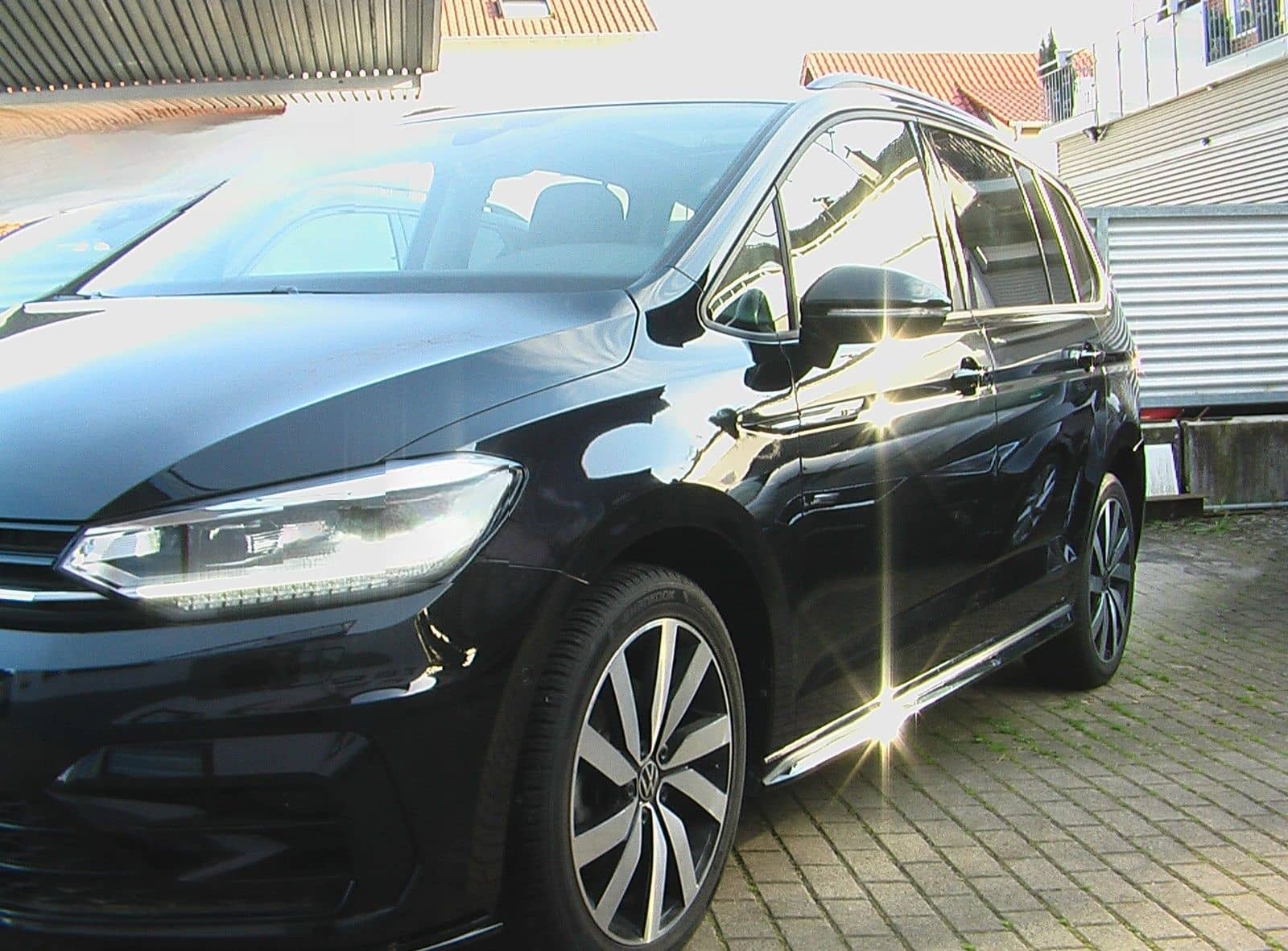 Volkswagen Touran Highline R-Line PANO*AHK*ERGO*FAMILY*7-SI foto 2