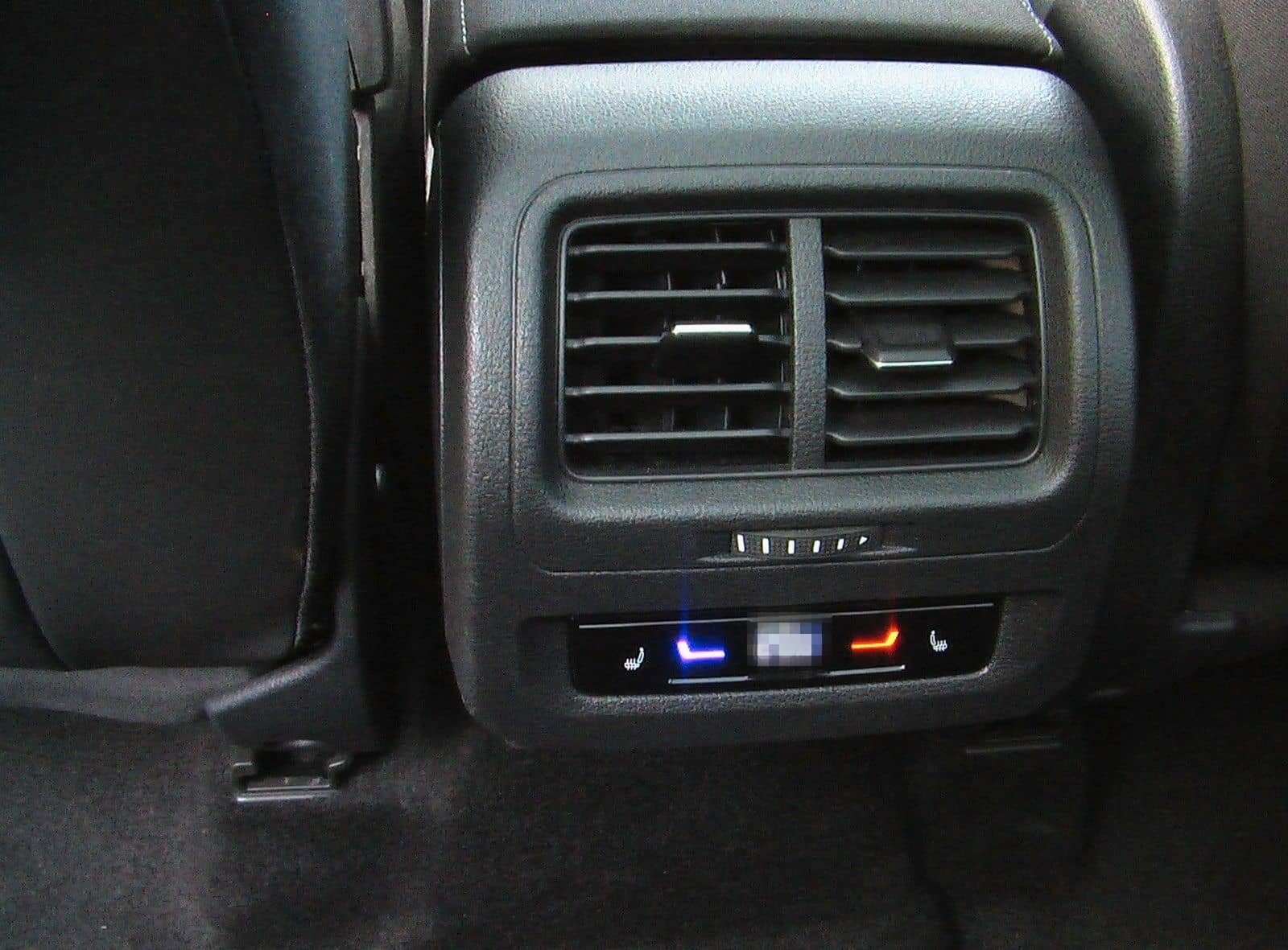 Volkswagen Touran Highline R-Line PANO*AHK*ERGO*FAMILY*7-SI foto 14