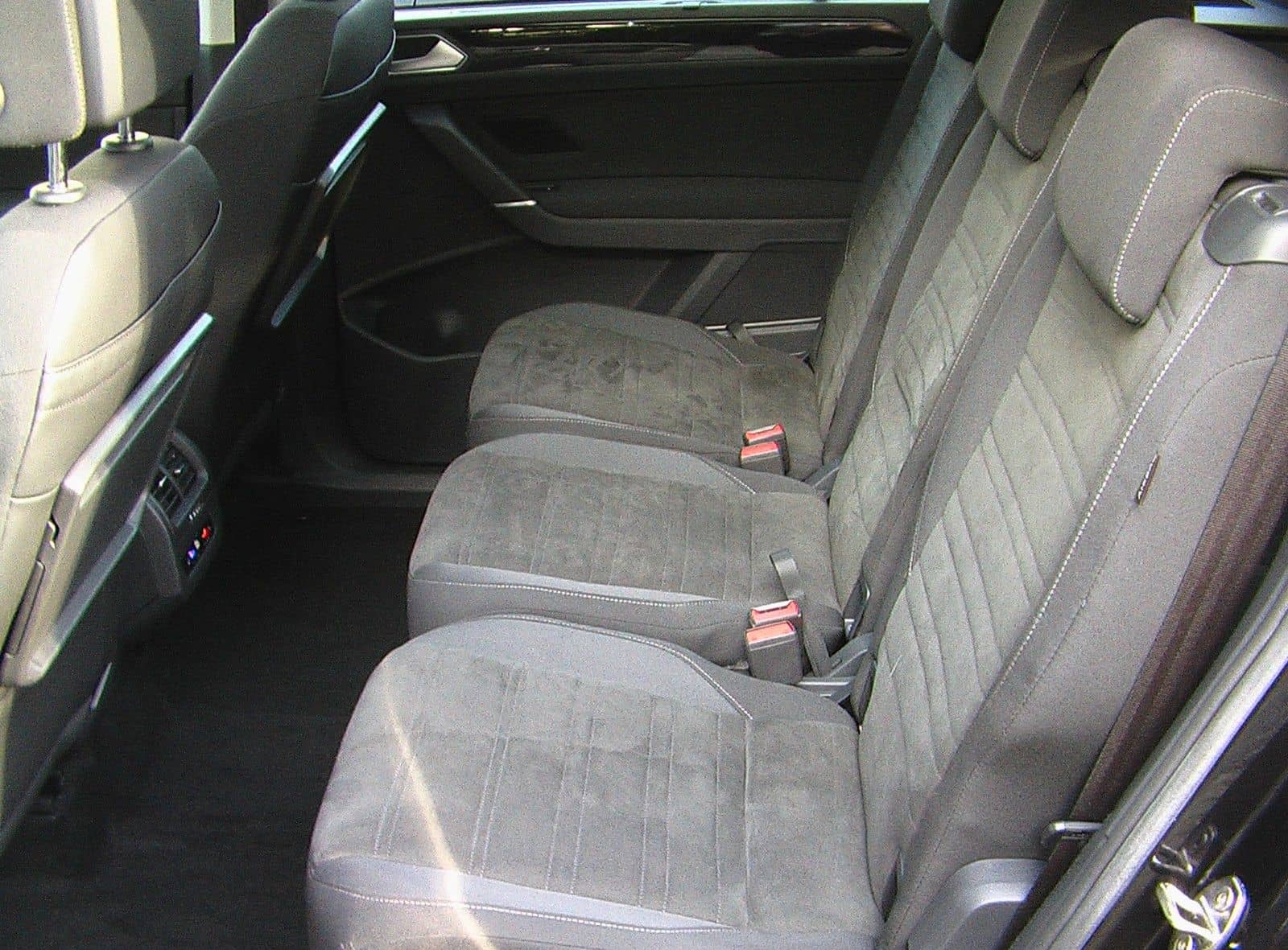 Volkswagen Touran Highline R-Line PANO*AHK*ERGO*FAMILY*7-SI foto 15