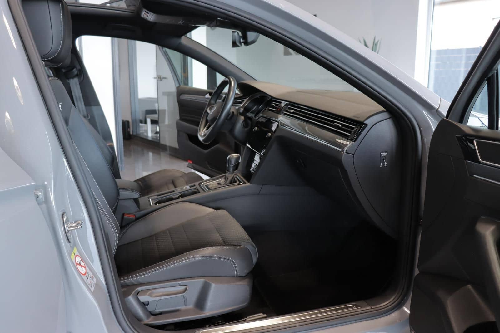 Volkswagen Passat Variant 2.0 TDI Business*R-LINE*PANO*AHK* foto 12