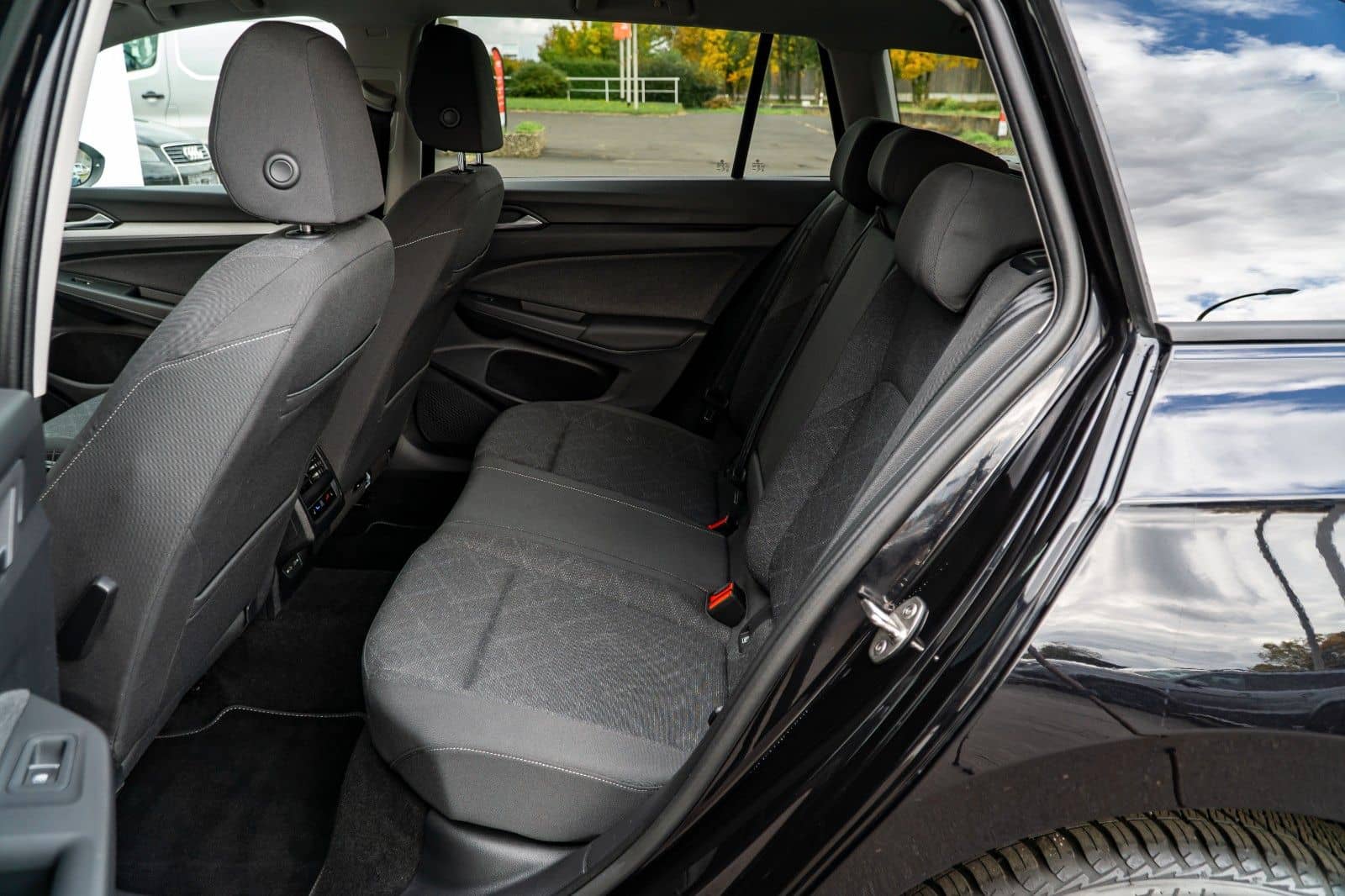 Volkswagen Golf VIII - 1.0Tsi/6gang/Kamera/Virtual/Led/Navi foto 13