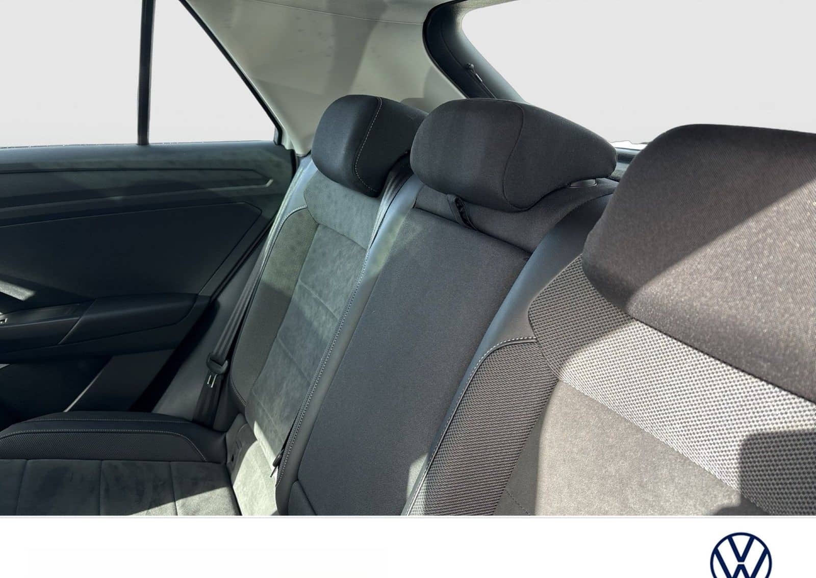 Volkswagen T-Roc 1.0 STYLE PANO AHK CAM ACC LM17 NAVI LED+ foto 8