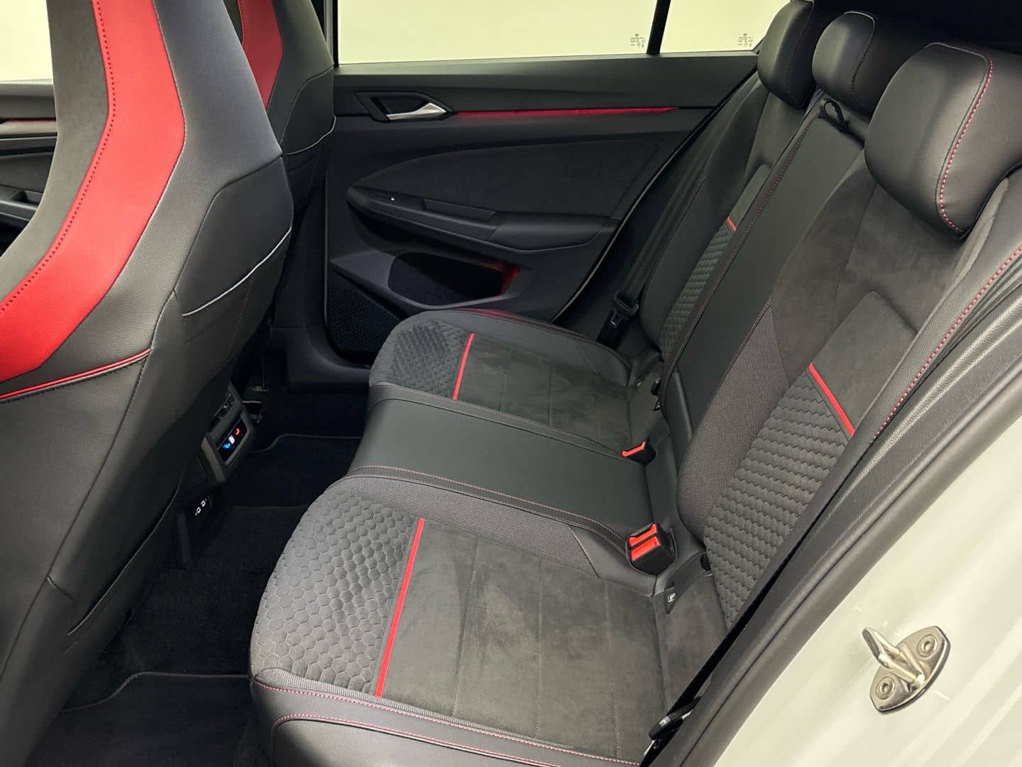 Volkswagen Golf VIII GTI Clubsport 2.0 TSI Matrix Pano. ACC foto 11