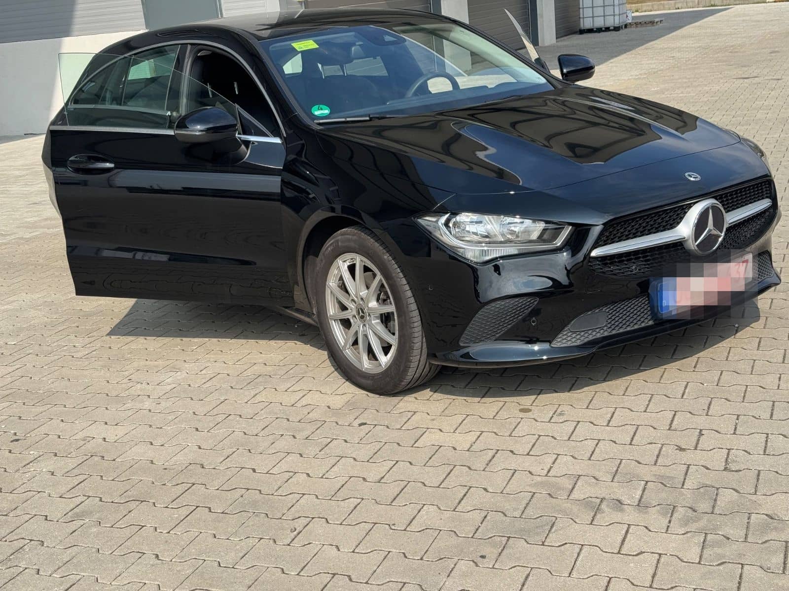 Mercedes-Benz CLA 180 Shooting Brake Motor 1,332 cm  Coc Leder foto 1