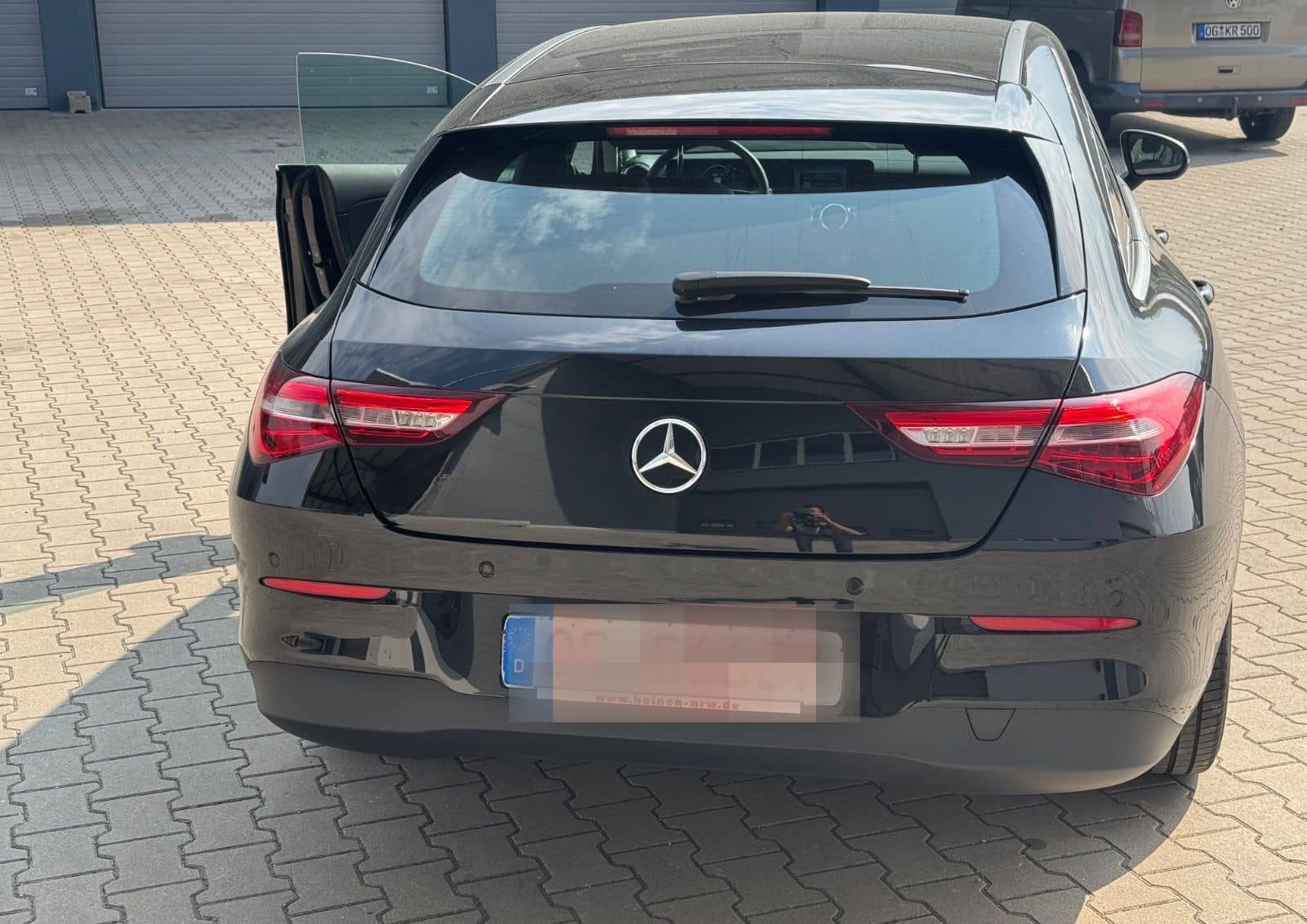 Mercedes-Benz CLA 180 Shooting Brake Motor 1,332 cm  Coc Leder foto 14