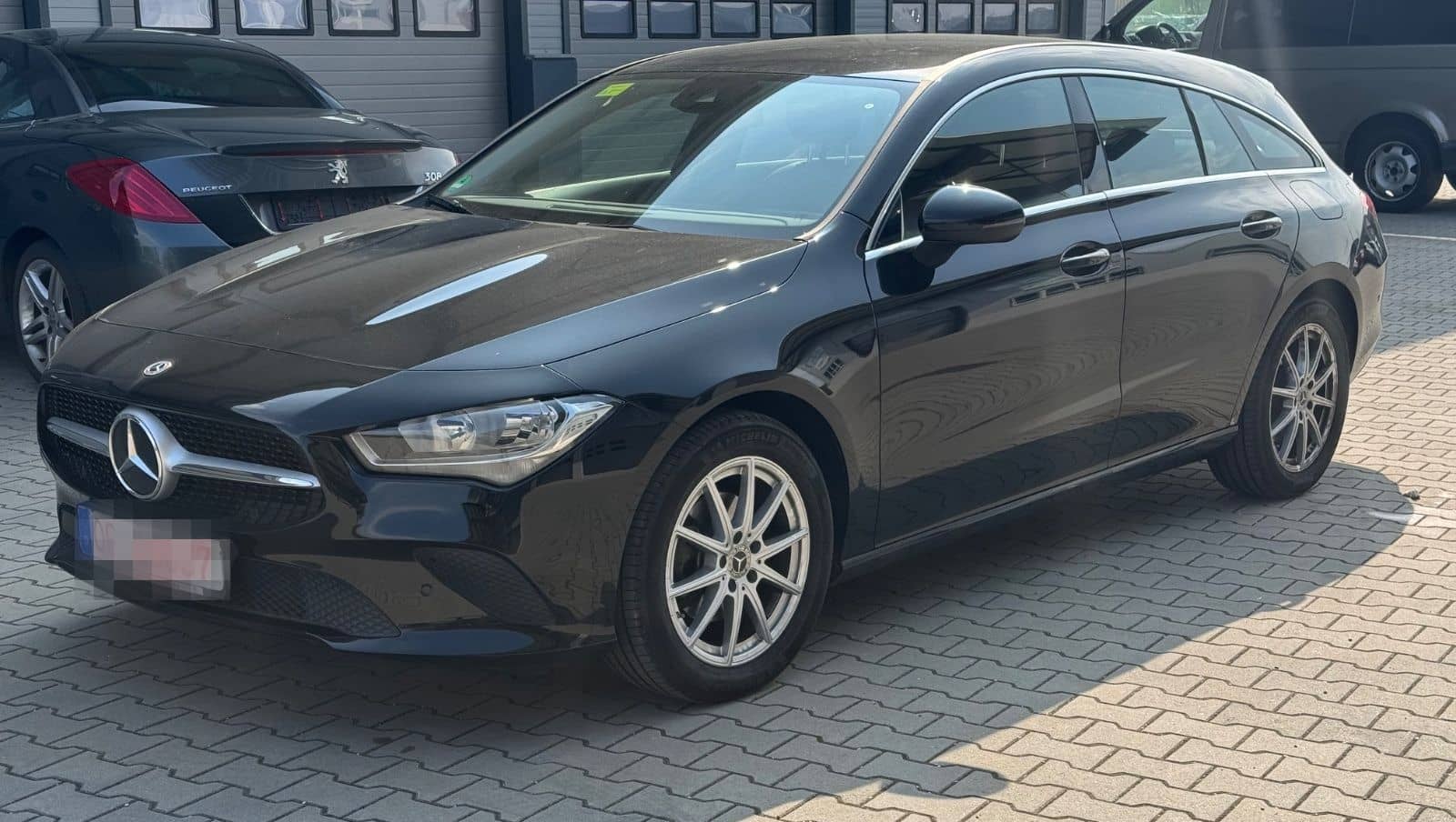 Mercedes-Benz CLA 180 Shooting Brake Motor 1,332 cm  Coc Leder foto 17