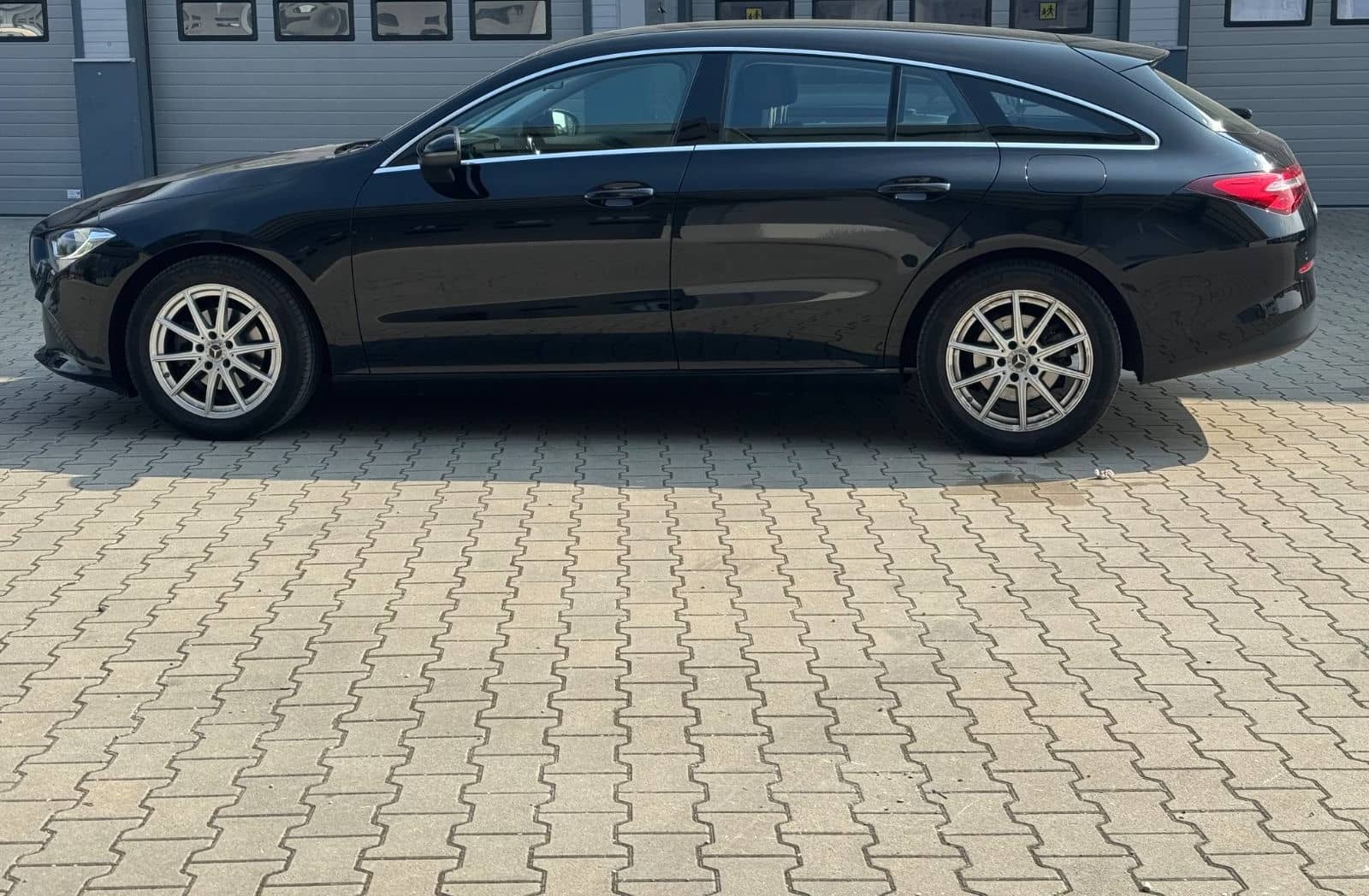 Mercedes-Benz CLA 180 Shooting Brake Motor 1,332 cm  Coc Leder foto 18