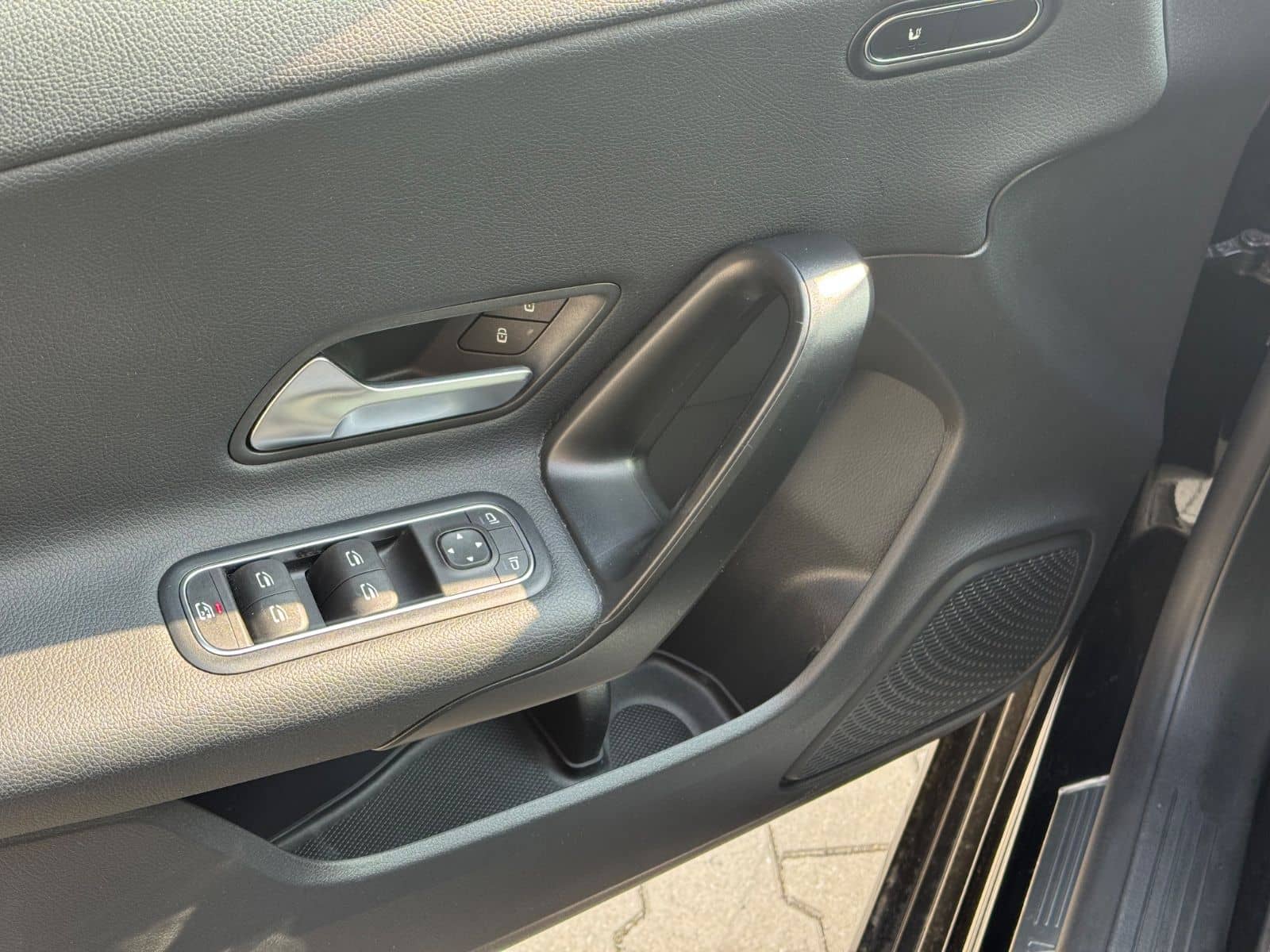 Mercedes-Benz CLA 180 Shooting Brake Motor 1,332 cm  Coc Leder foto 10