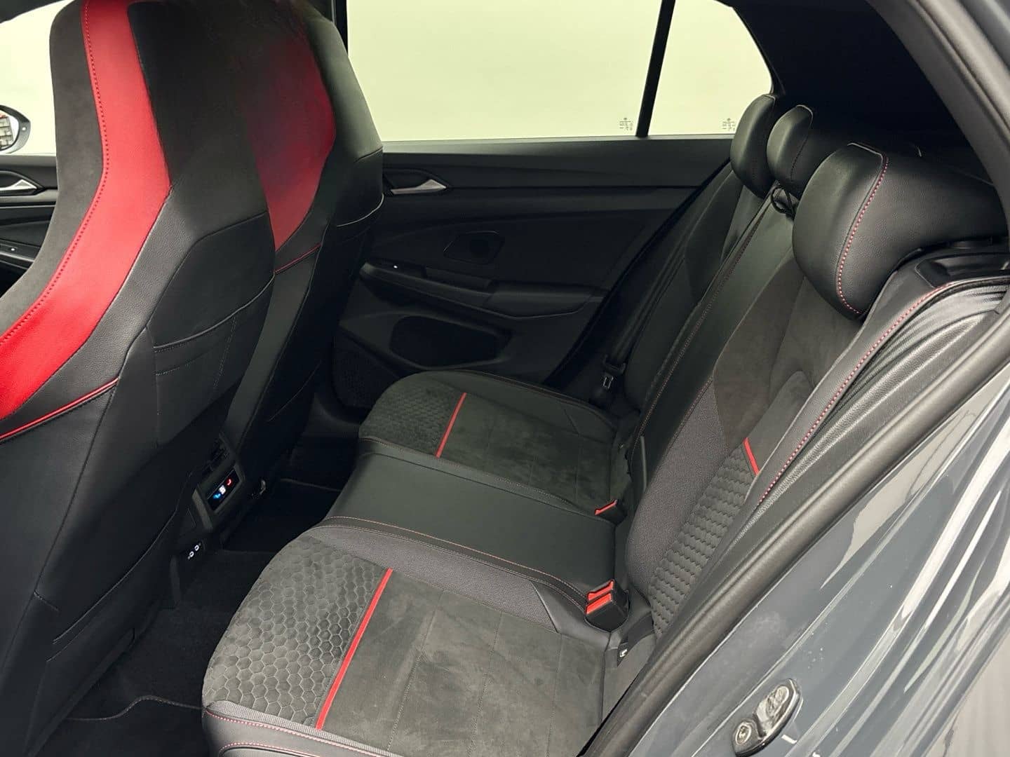 Volkswagen Golf VIII GTI Clubsport 2.0 TSI DSG Matrix ACC foto 11