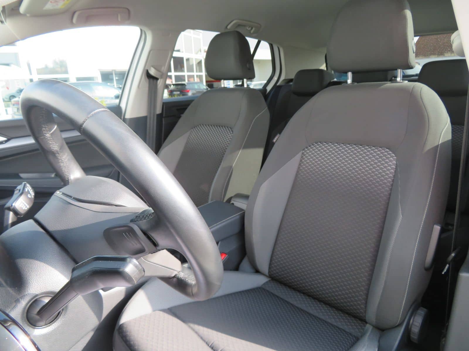 Volkswagen Golf VIII 2.0 TDI Active DSG LED Nav Ahk Rfk 16' foto 8