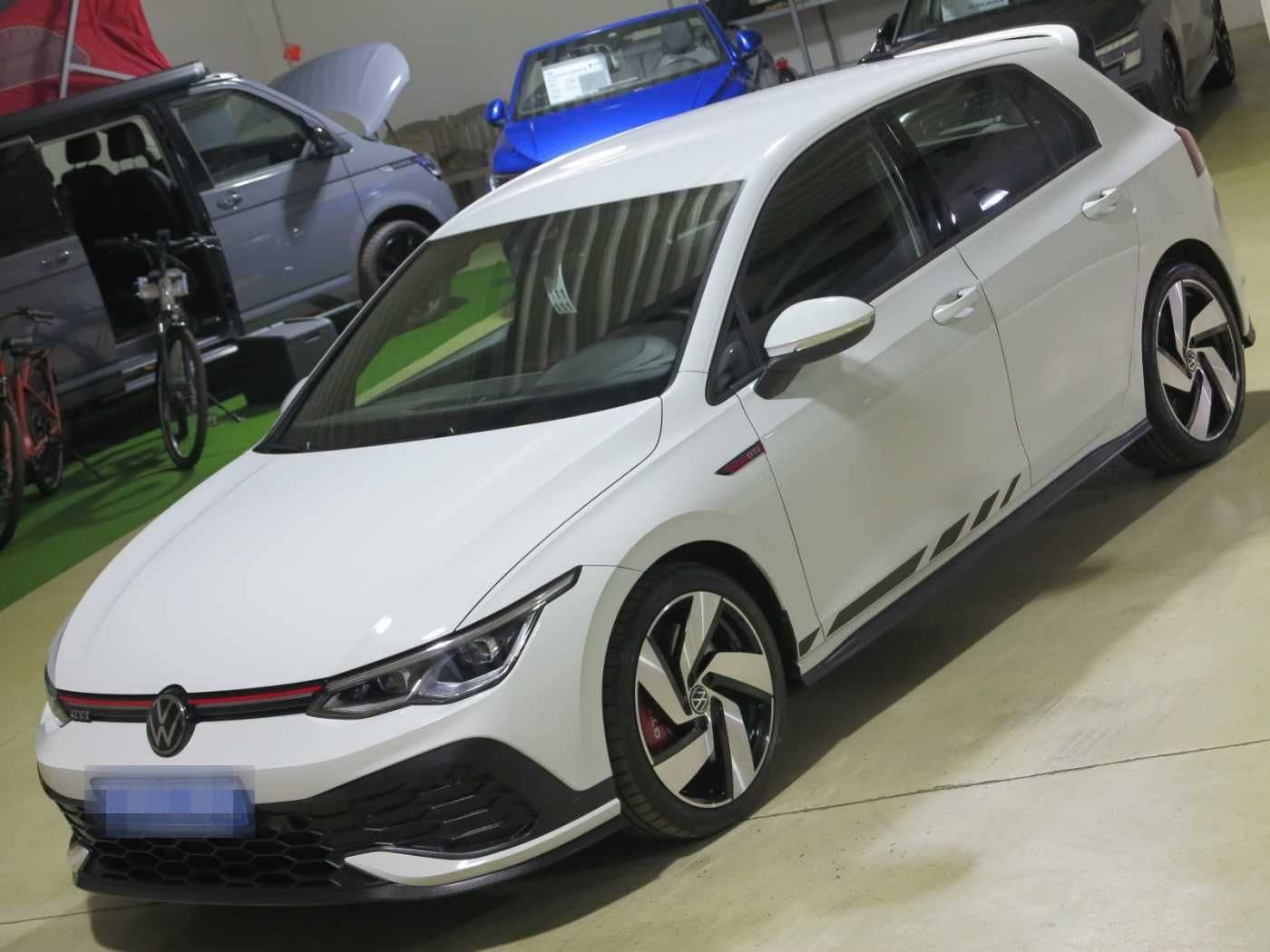 Volkswagen Golf VIII GTI 2.0 TSI OPF DSG7 Clubsport LM18 foto 2