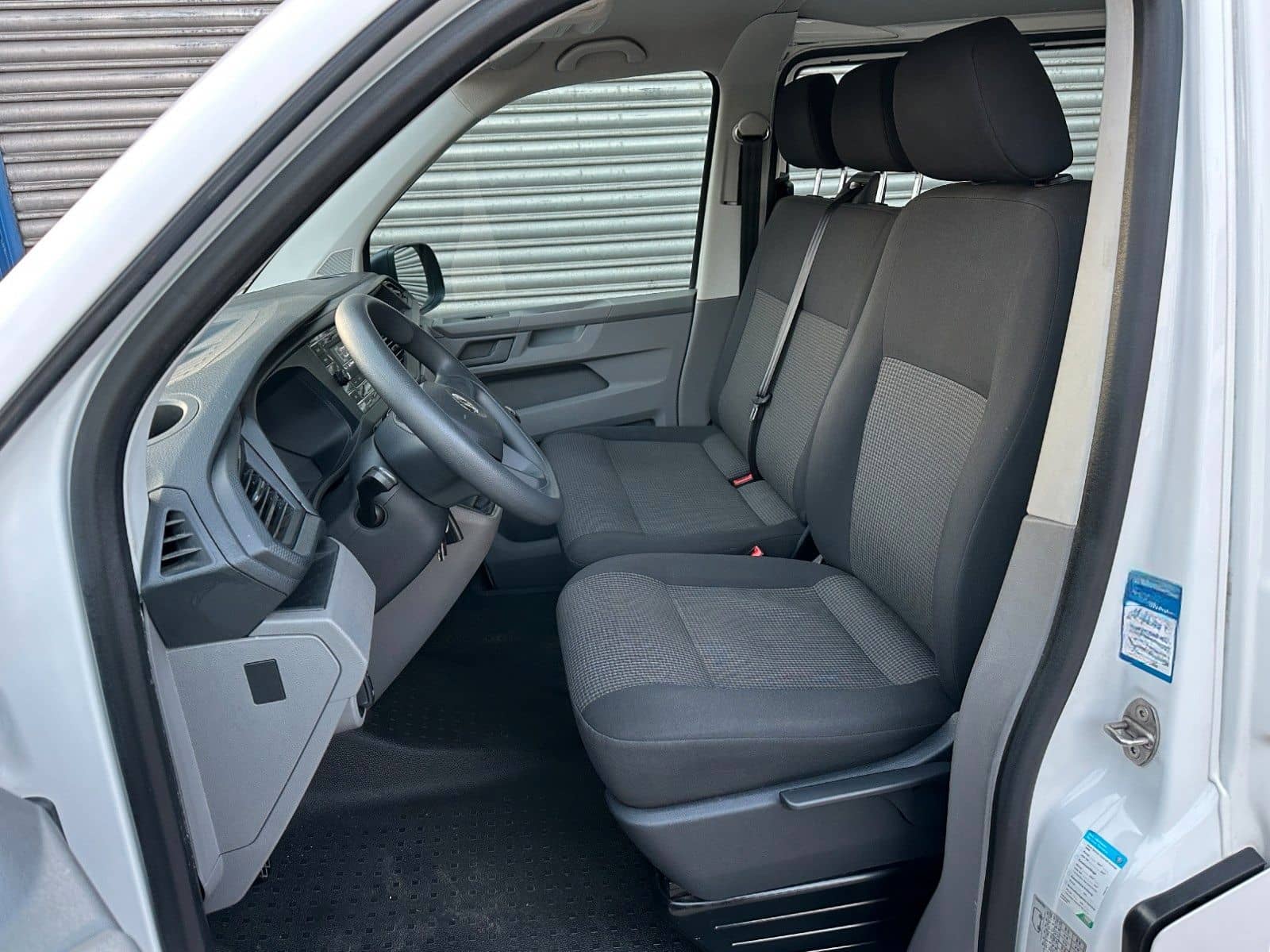 Volkswagen T6.1 Transporter*LANG*9-SITZE*2xKLIMA*PDC*AHK* foto 12