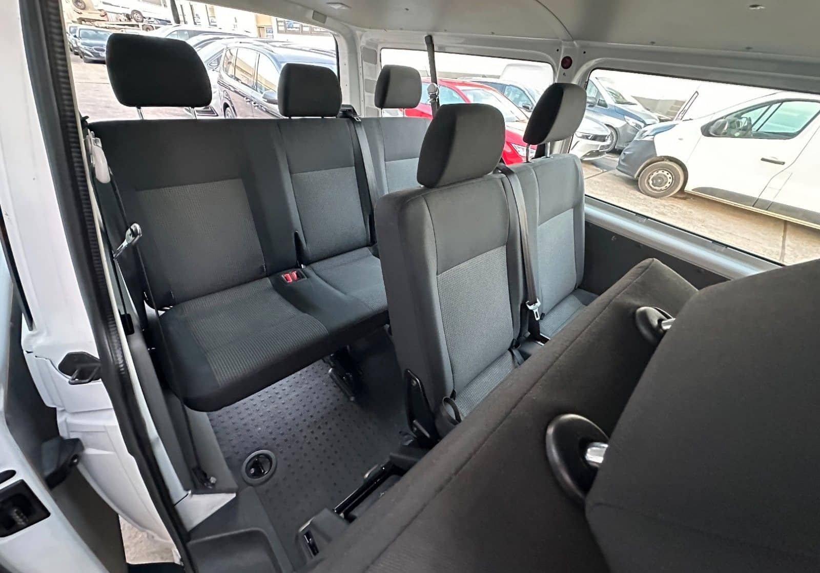 Volkswagen T6.1 Transporter*LANG*9-SITZE*2xKLIMA*PDC*AHK* foto 15