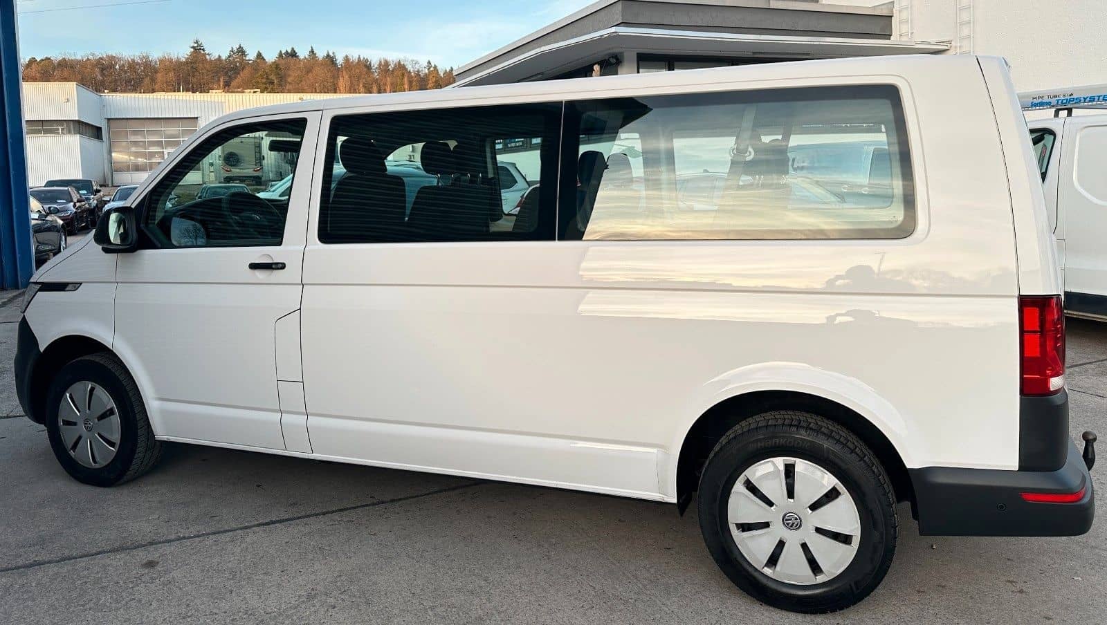 Volkswagen T6.1 Transporter*LANG*9-SITZE*2xKLIMA*PDC*AHK* foto 3