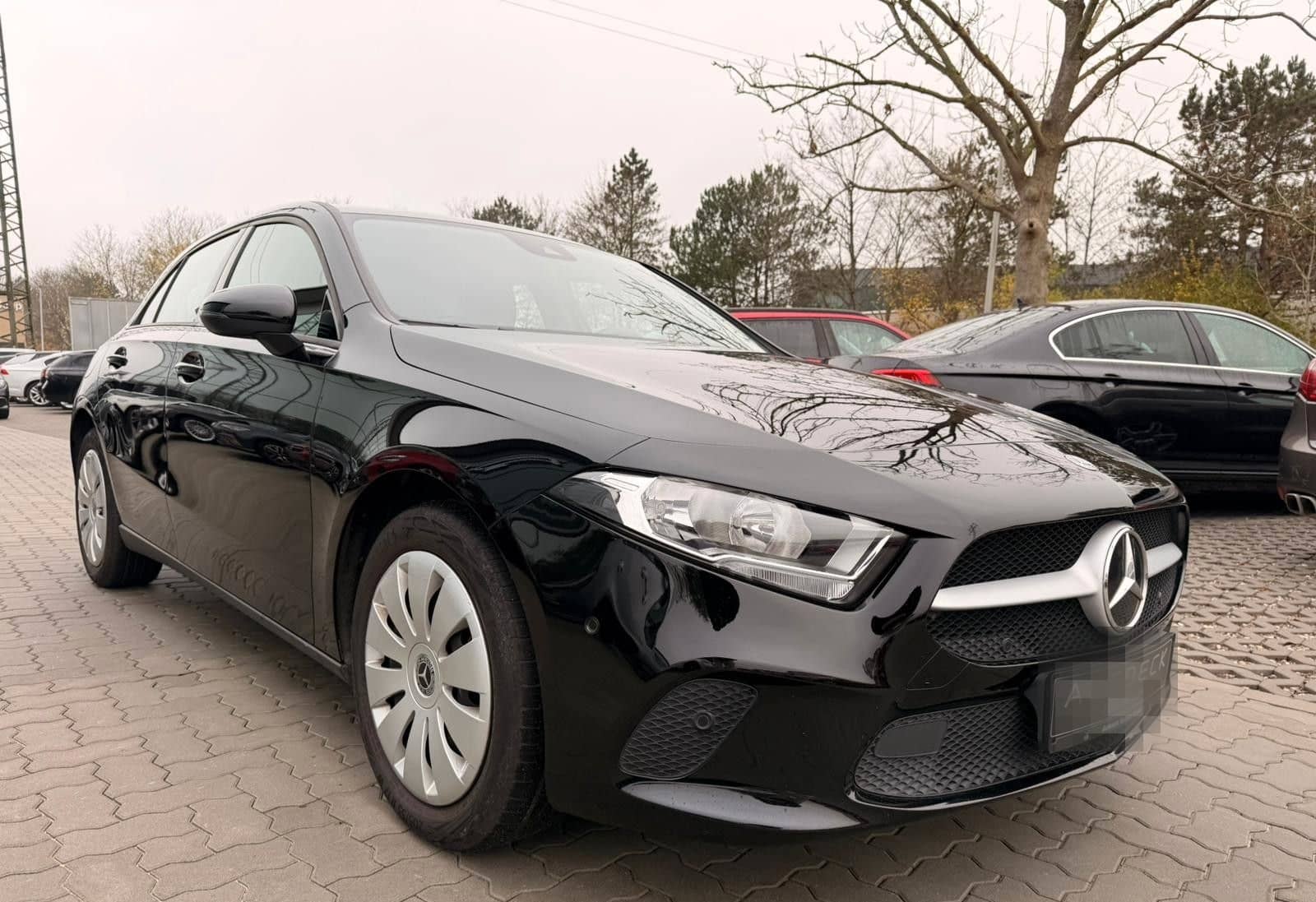 Mercedes-Benz A 250e 1.3L Hybrid SHZ NAV CARPLAY foto 3