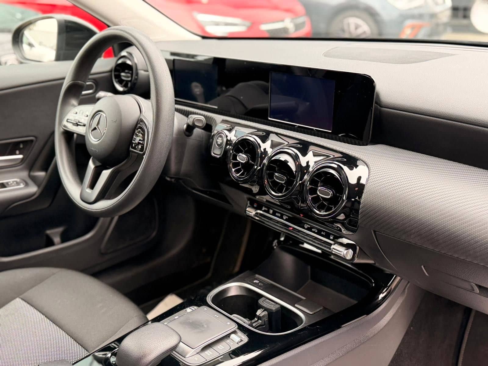 Mercedes-Benz A 250e 1.3L Hybrid SHZ NAV CARPLAY foto 24