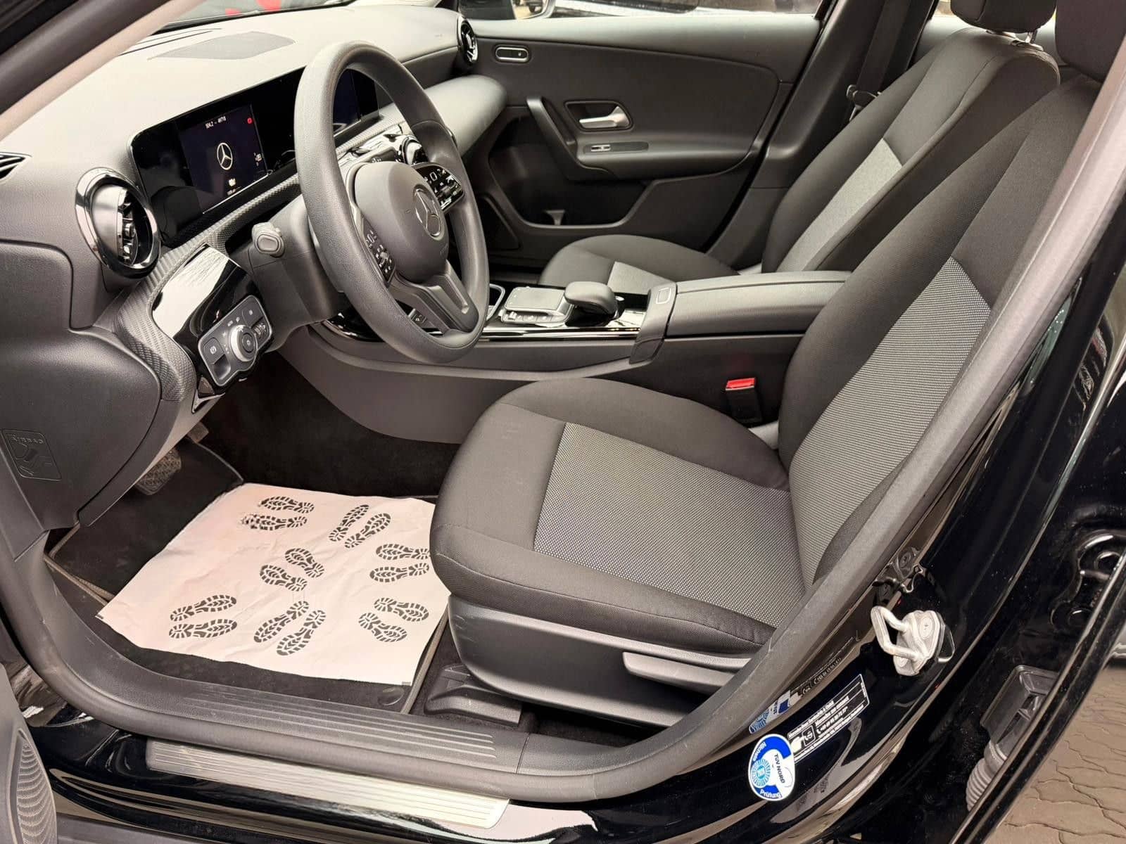 Mercedes-Benz A 250e 1.3L Hybrid SHZ NAV CARPLAY foto 9