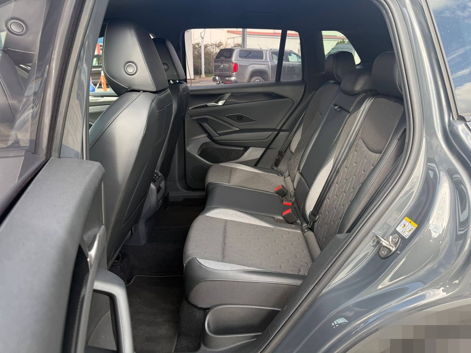 Volkswagen Tiguan 2.0 TDI DSG Matrix 360° AHK Keyless HeadU foto 11