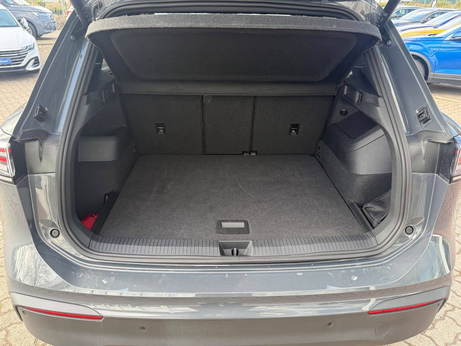 Volkswagen Tiguan 2.0 TDI DSG Matrix 360° AHK Keyless HeadU foto 14