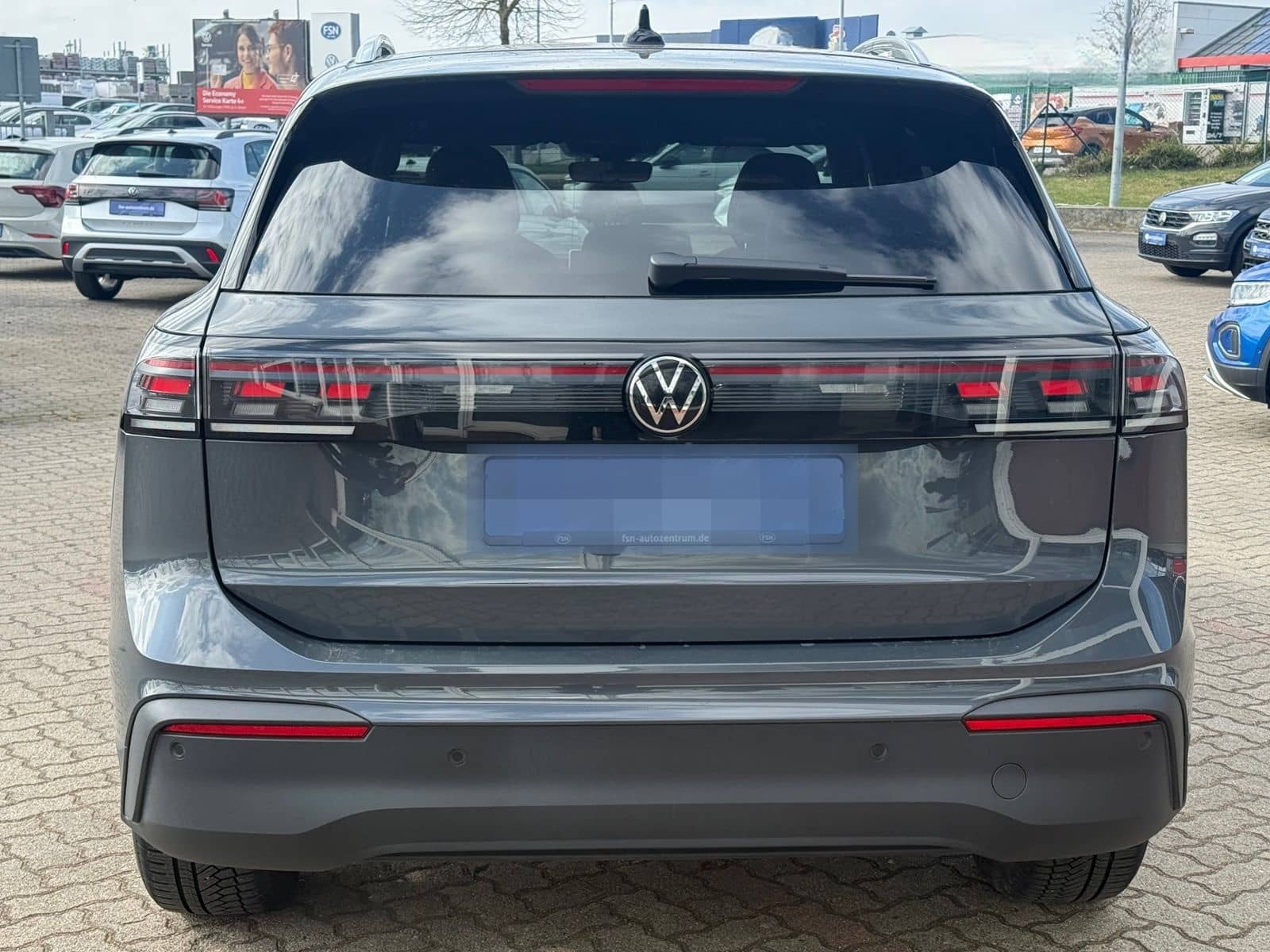 Volkswagen Tiguan 2.0 TDI DSG Matrix 360° AHK Keyless HeadU foto 5