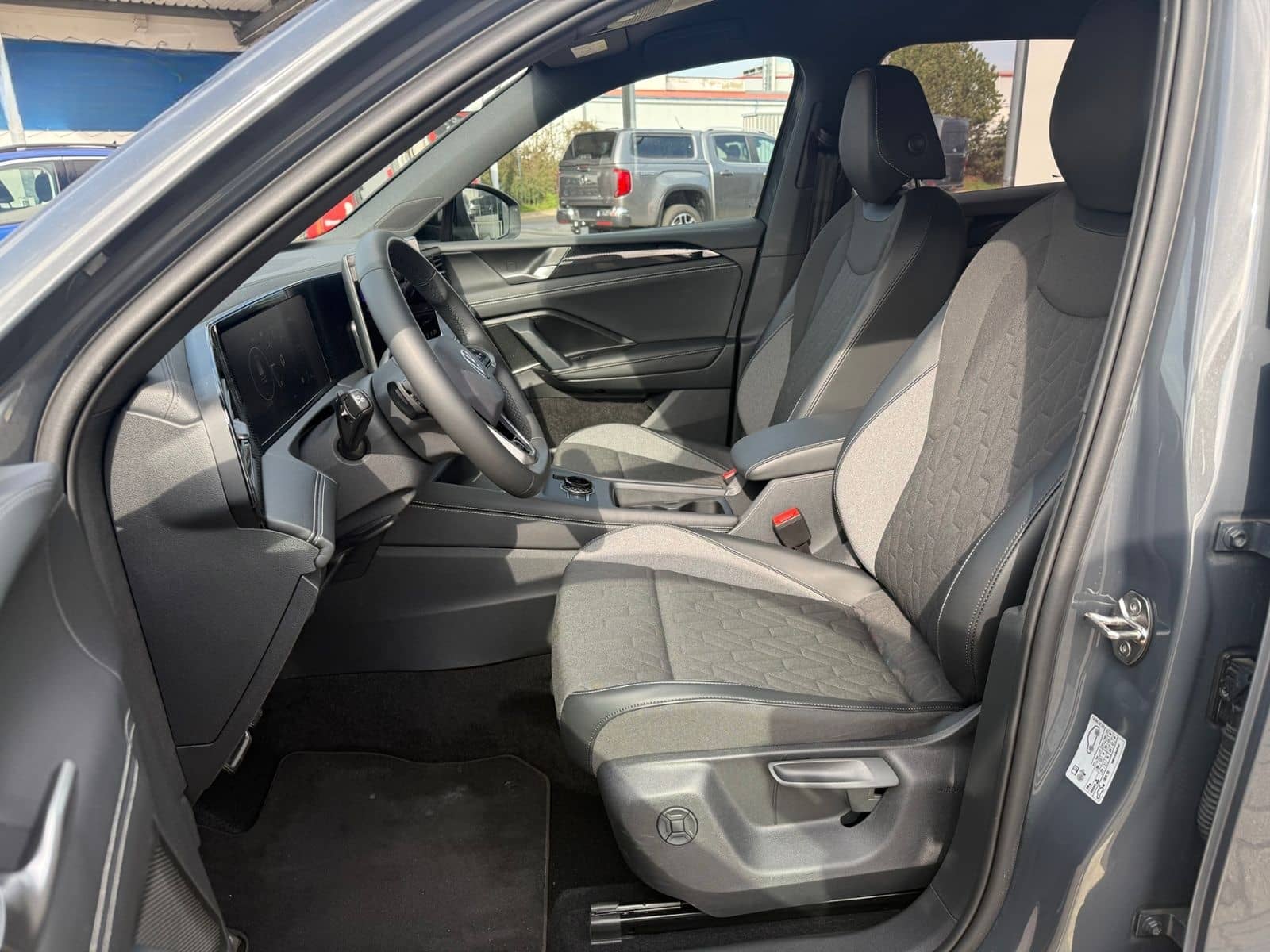 Volkswagen Tiguan 2.0 TDI DSG Matrix 360° AHK Keyless HeadU foto 10