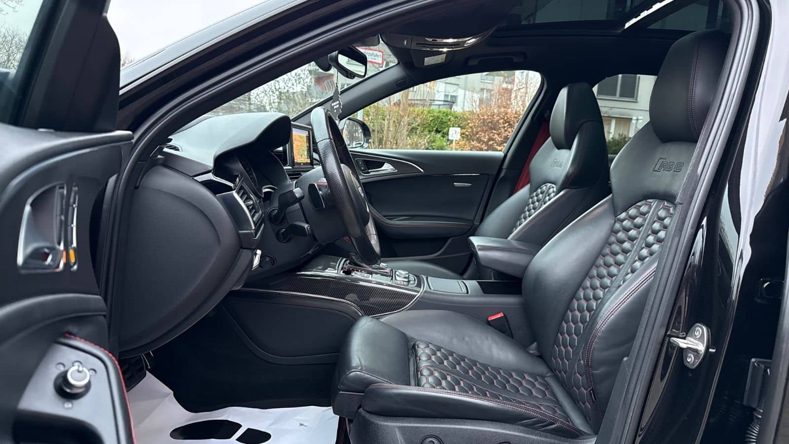 Audi RS6 Avant 4.0 TFSI Quattro/Audi Exclusive/Carbon foto 17