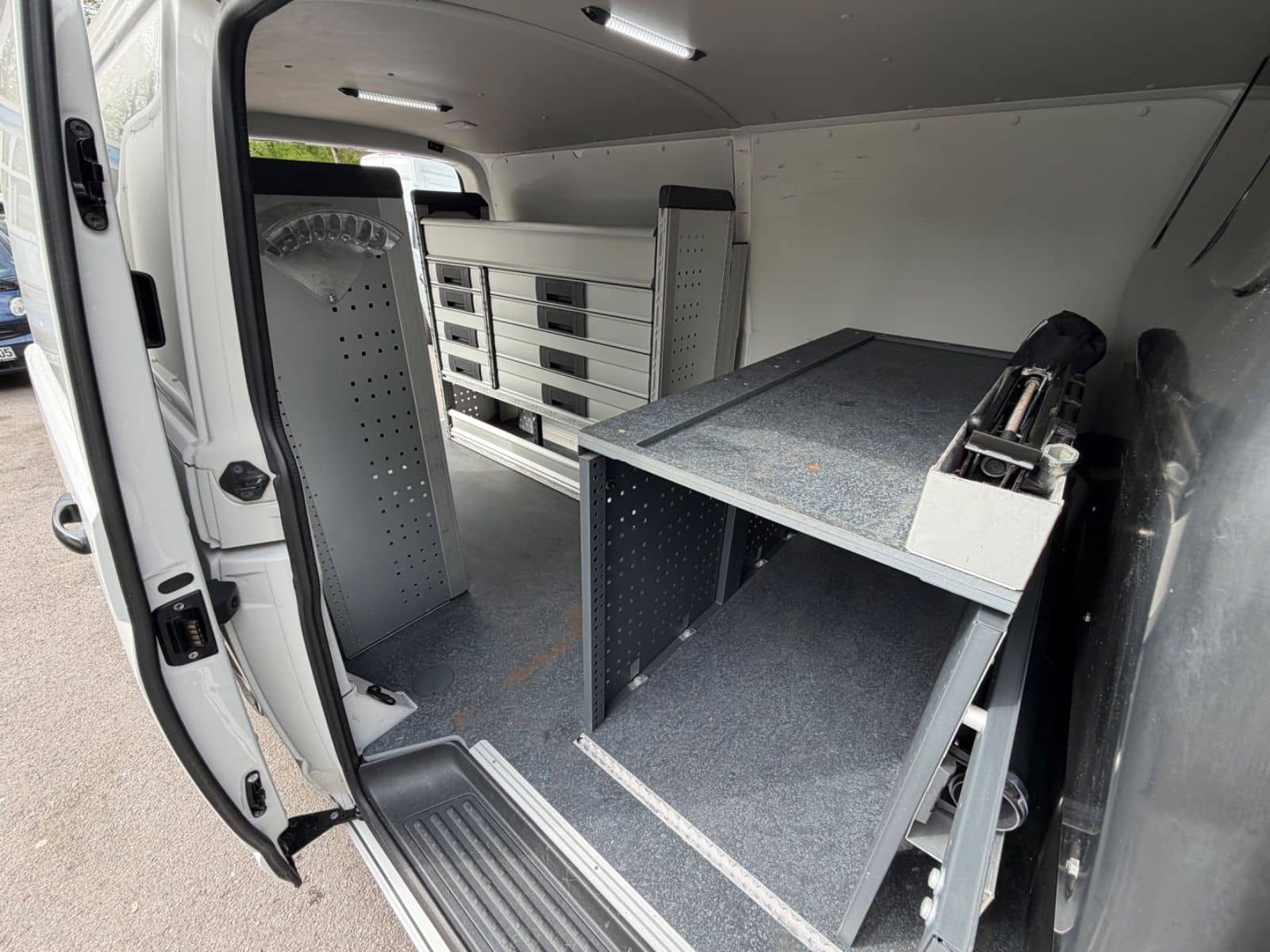 Volkswagen T6.1 Transporter Kasten L2 *BOTT REGALE*KAMERA* foto 11