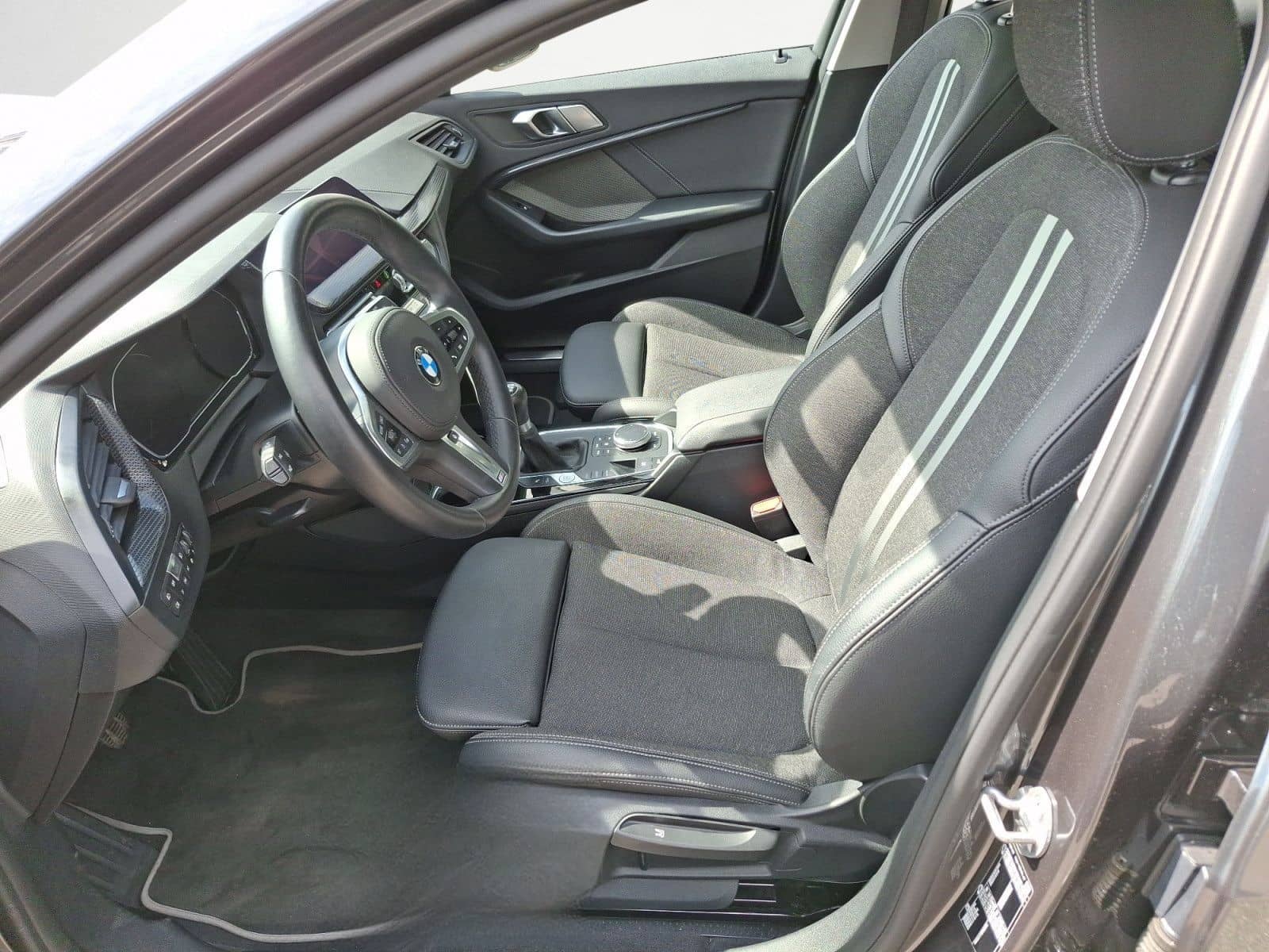 BMW 118i Sport Line Panorama Klimaaut. Sportsitze foto 8