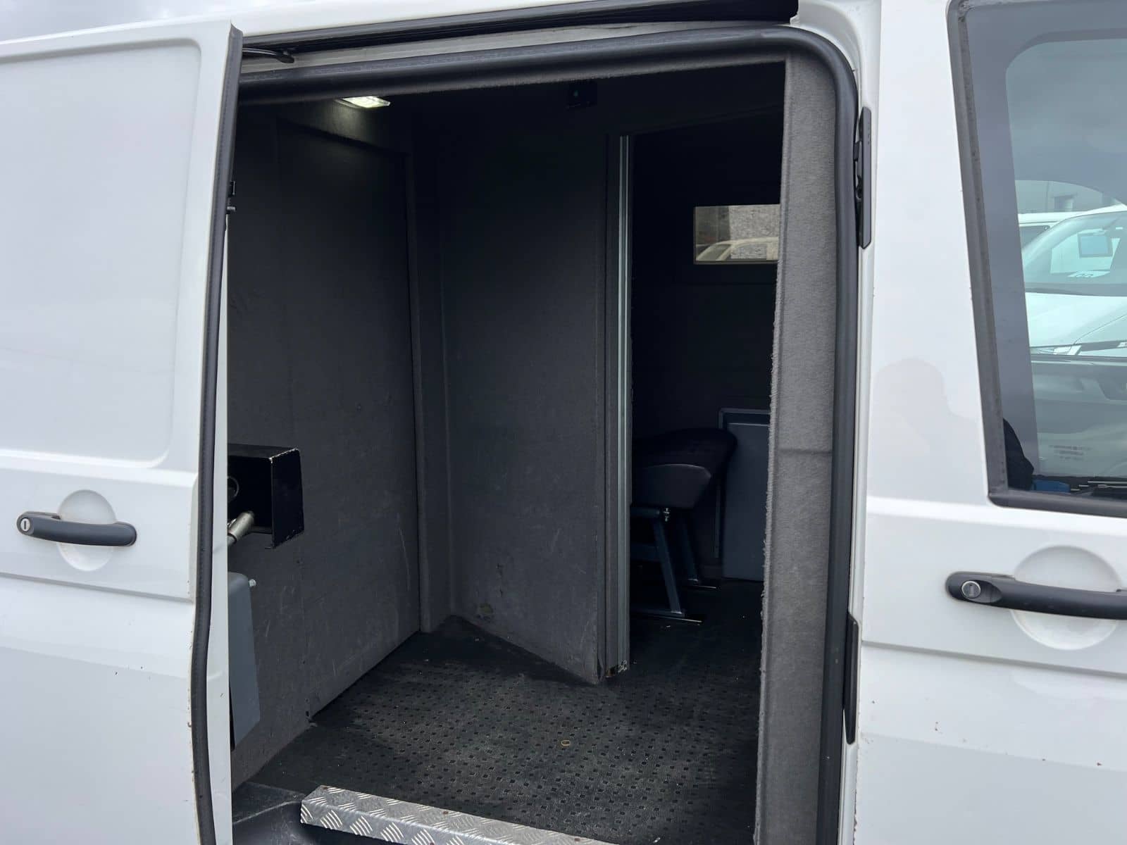 Volkswagen T6 Lang*GELDTRANSPORTER*GEPANZERT*ARMORED*140PS* foto 18