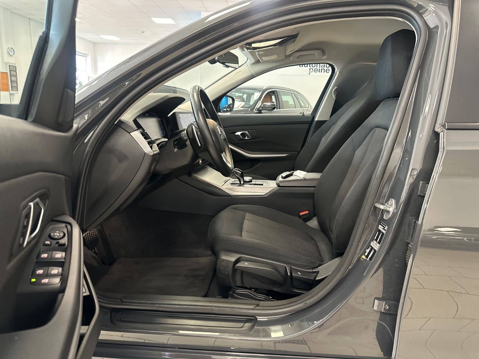 BMW 320e Advantage SAG/Navi/ParkAss/Tempomat/Hi-Fi foto 13