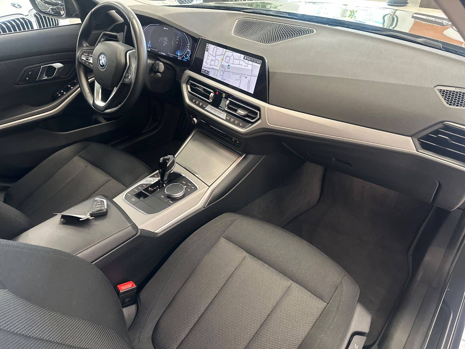 BMW 320e Advantage SAG/Navi/ParkAss/Tempomat/Hi-Fi foto 23