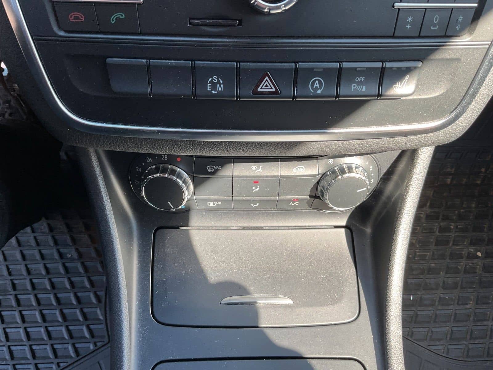 Mercedes-Benz CLA 250 AMG PAKET Navi Kamera PDC SHZ LED foto 18