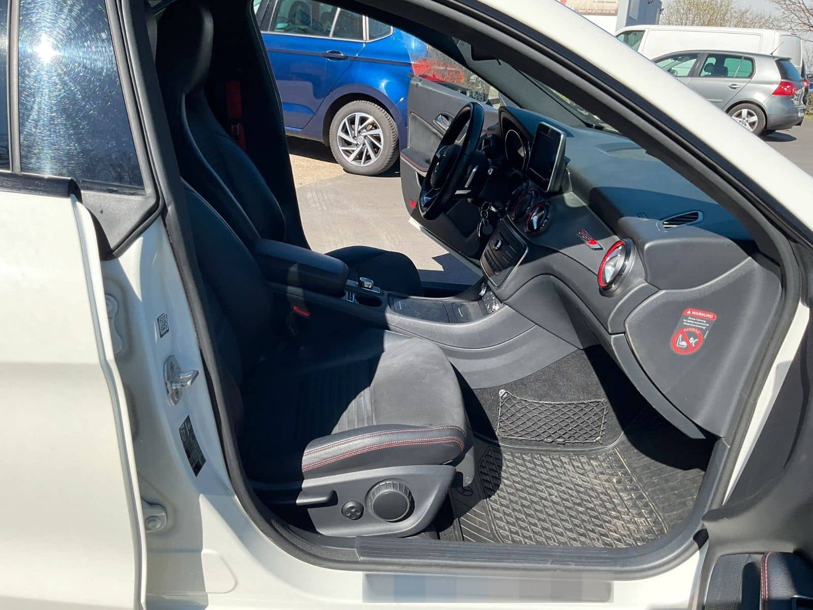 Mercedes-Benz CLA 250 AMG PAKET Navi Kamera PDC SHZ LED foto 24