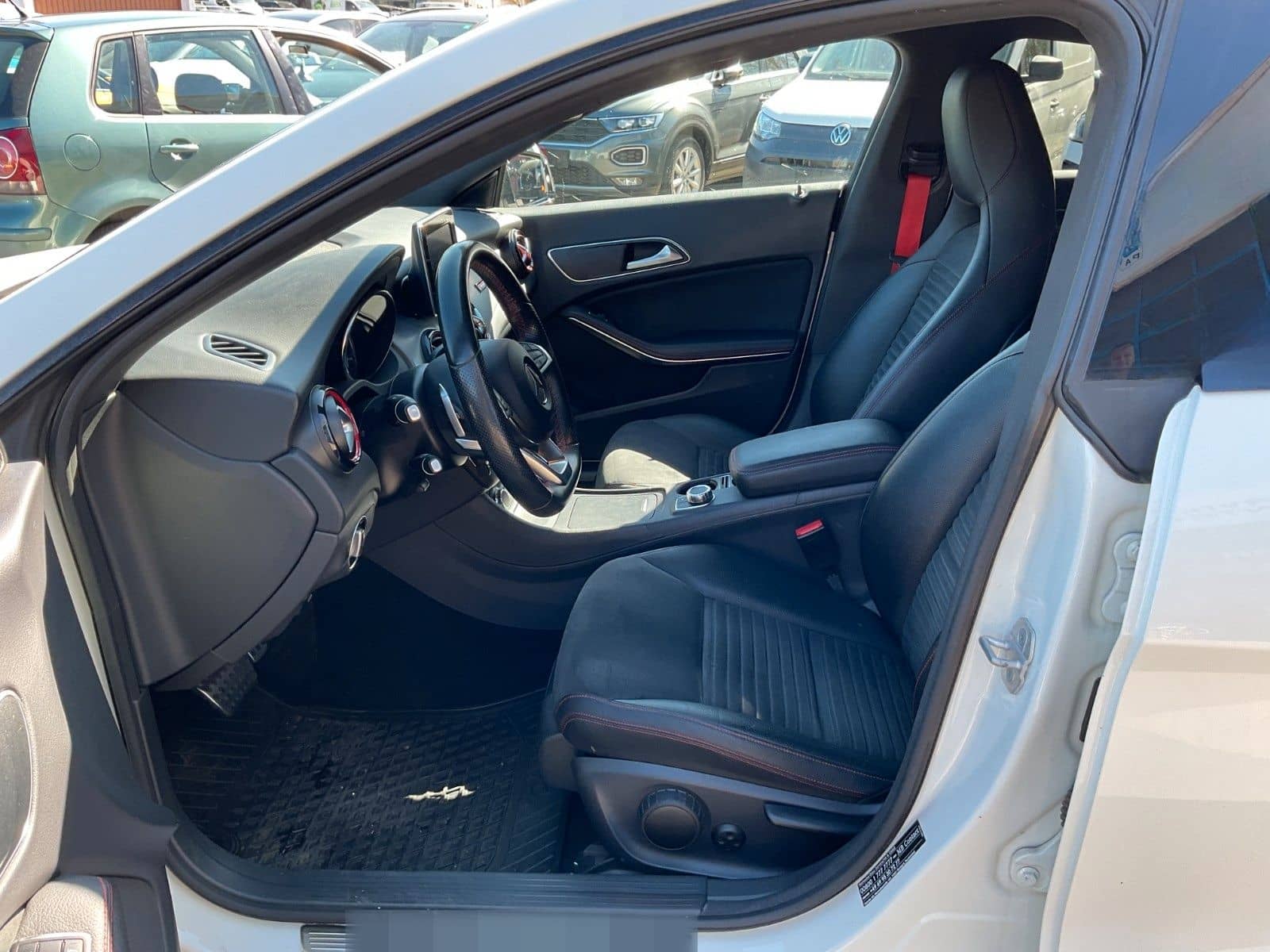 Mercedes-Benz CLA 250 AMG PAKET Navi Kamera PDC SHZ LED foto 9