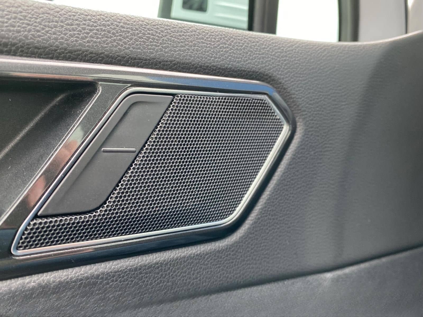 Volkswagen Tiguan Highline 4Motion LED AHK Pano Navi Dynaud foto 8