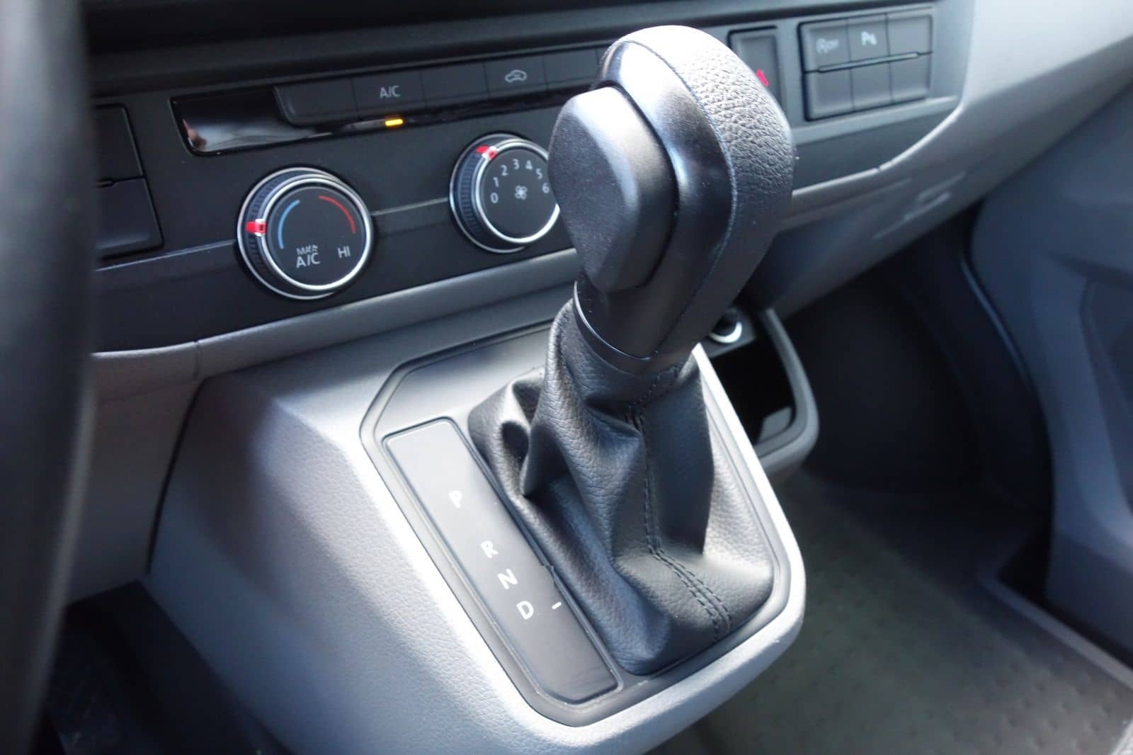 Volkswagen T6.1 Transporter Lang Kasten LED/STDHZG/AHK/ACC foto 11