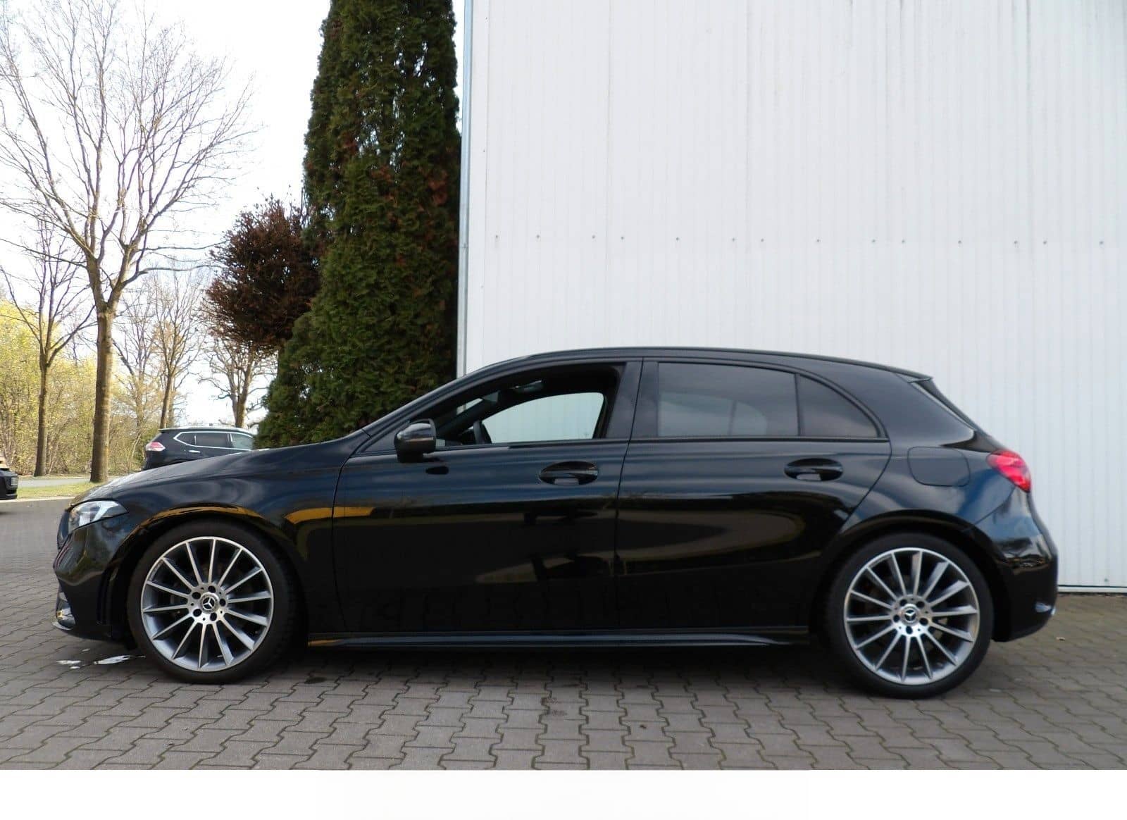 Mercedes-Benz A200 AMG Line Sportsitze Navi MBUX 19Zoll foto 2
