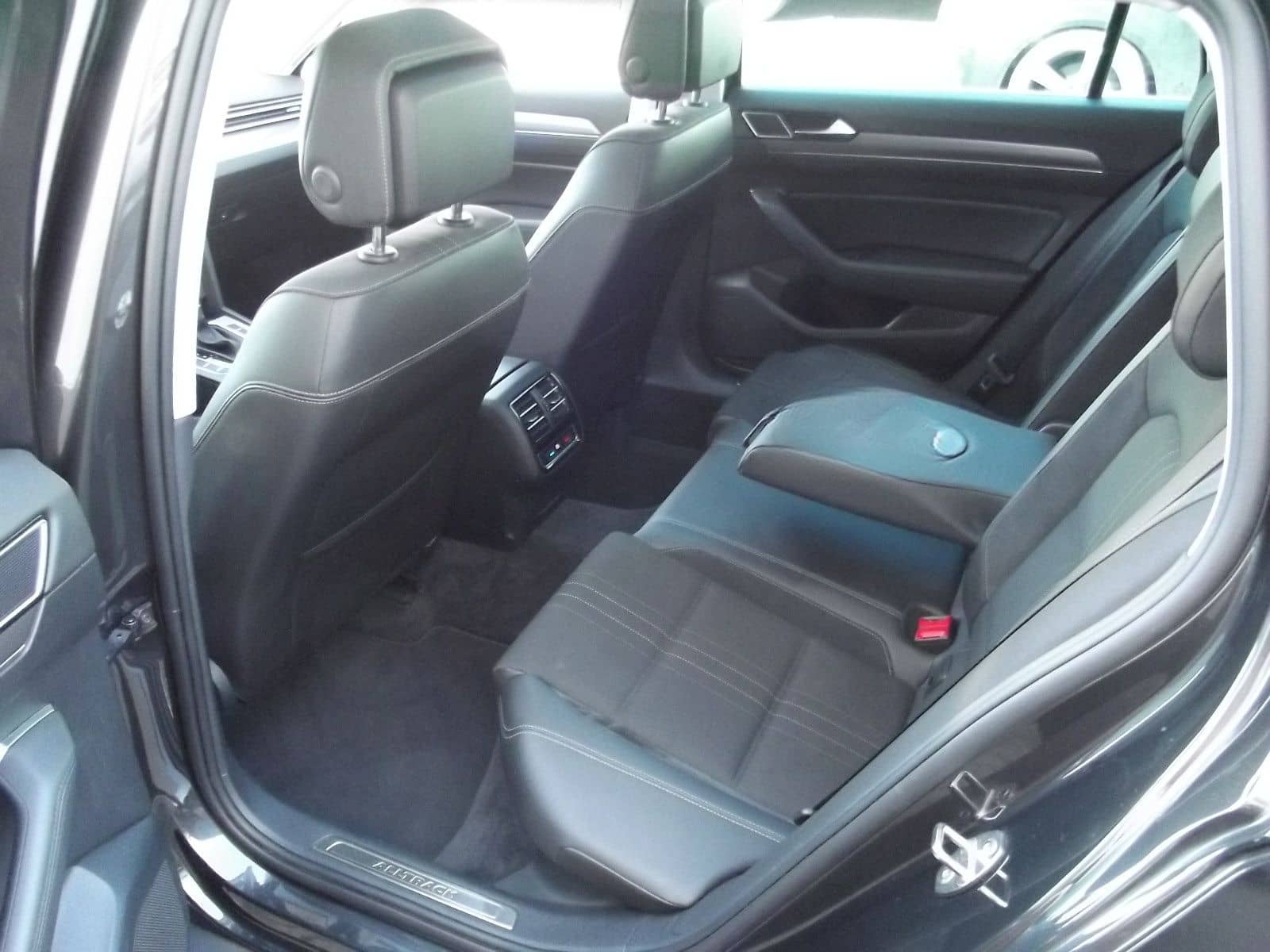Volkswagen Passat Alltrack NAVI SHZ PANO AUTOMATIK 4x4 AHK foto 8